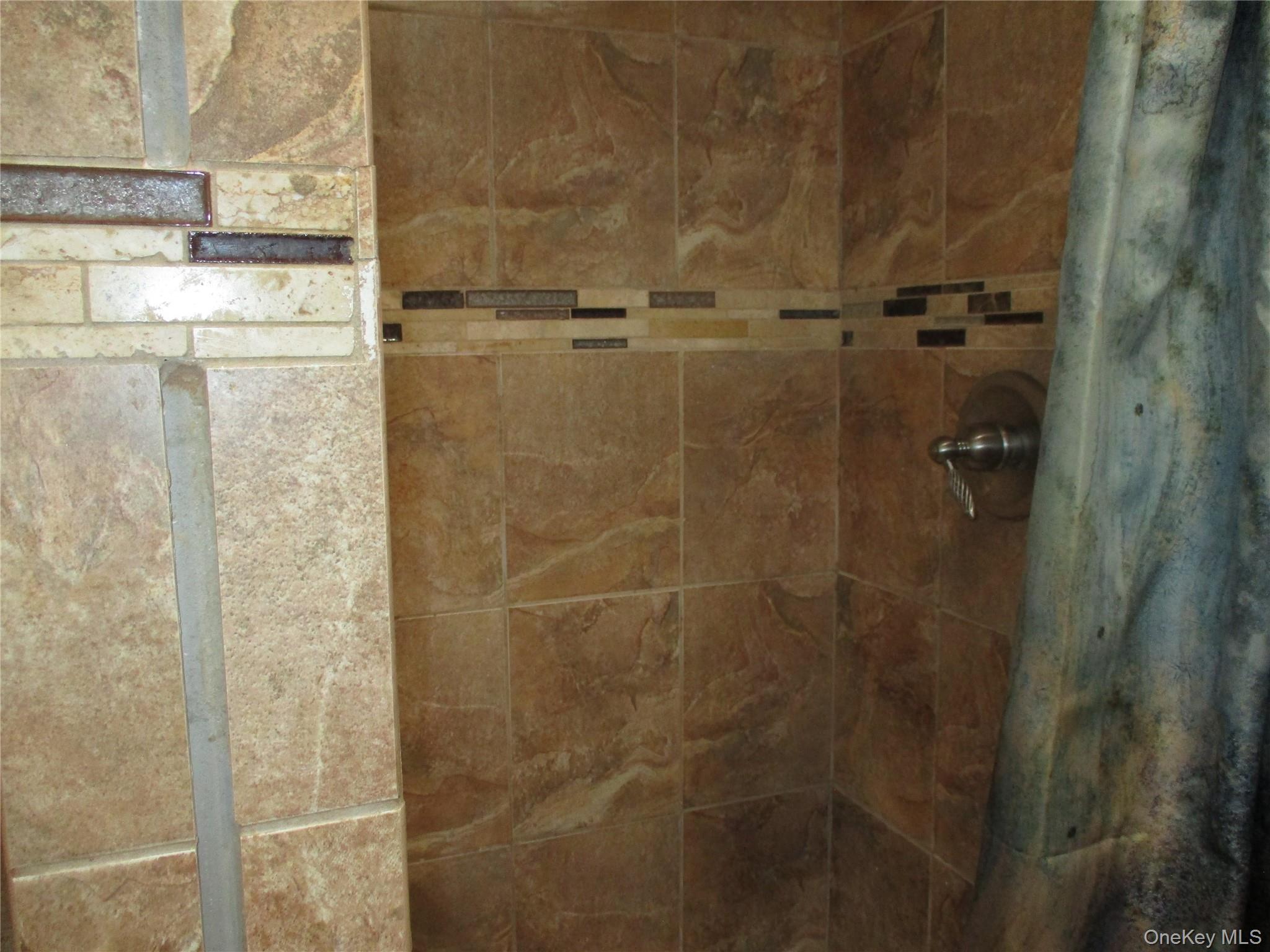 Single Family Split Cedar  Suffolk County, NY 11749, MLS-976368-23