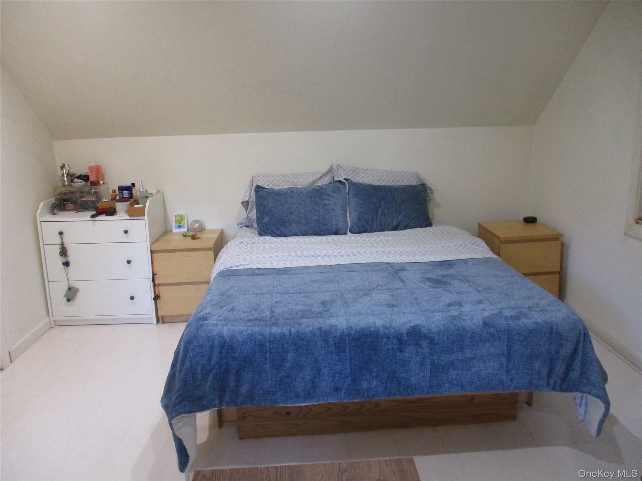 Single Family Split Cedar  Suffolk County, NY 11749, MLS-976368-26