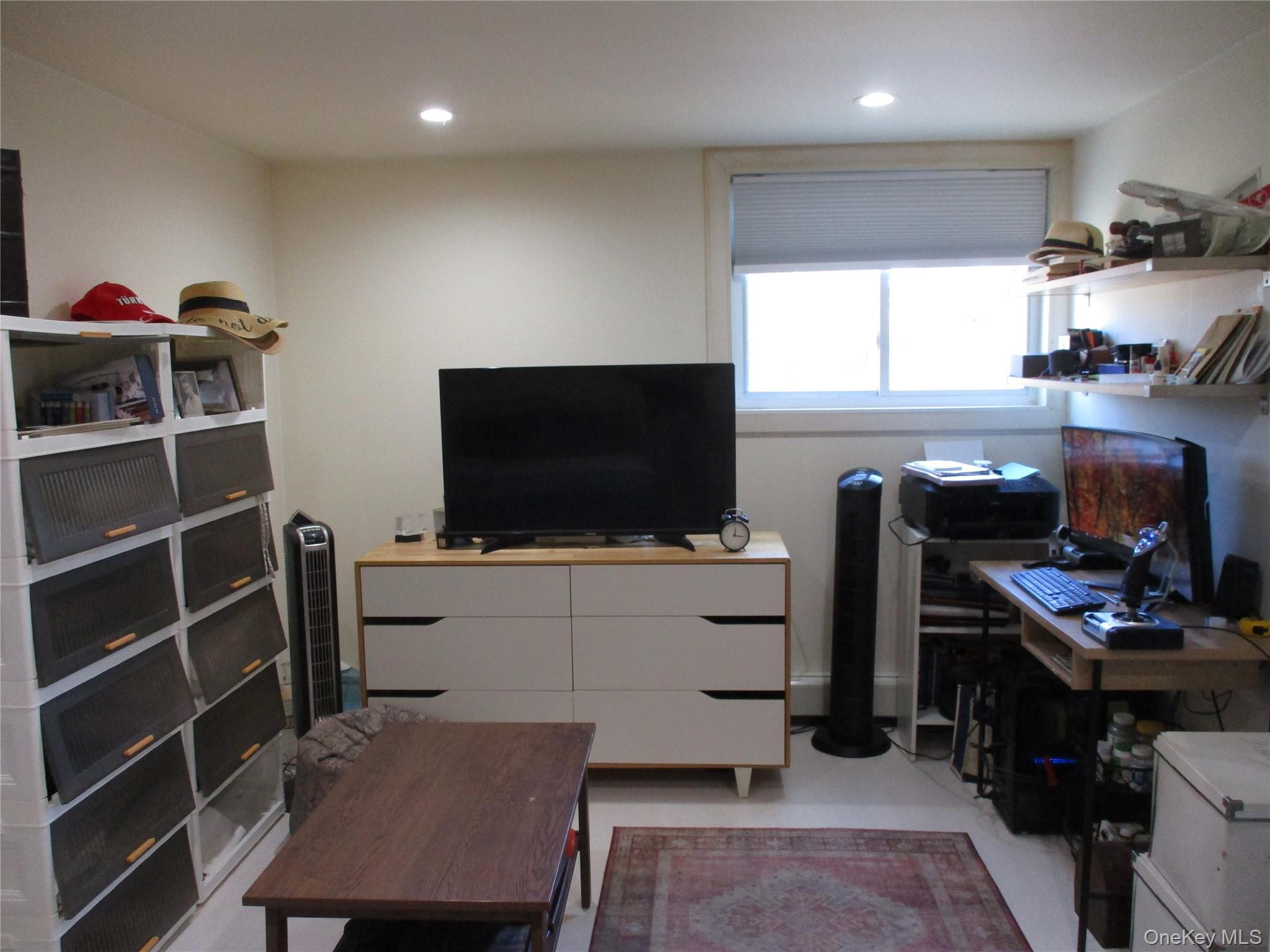 Single Family Split Cedar  Suffolk County, NY 11749, MLS-976368-27