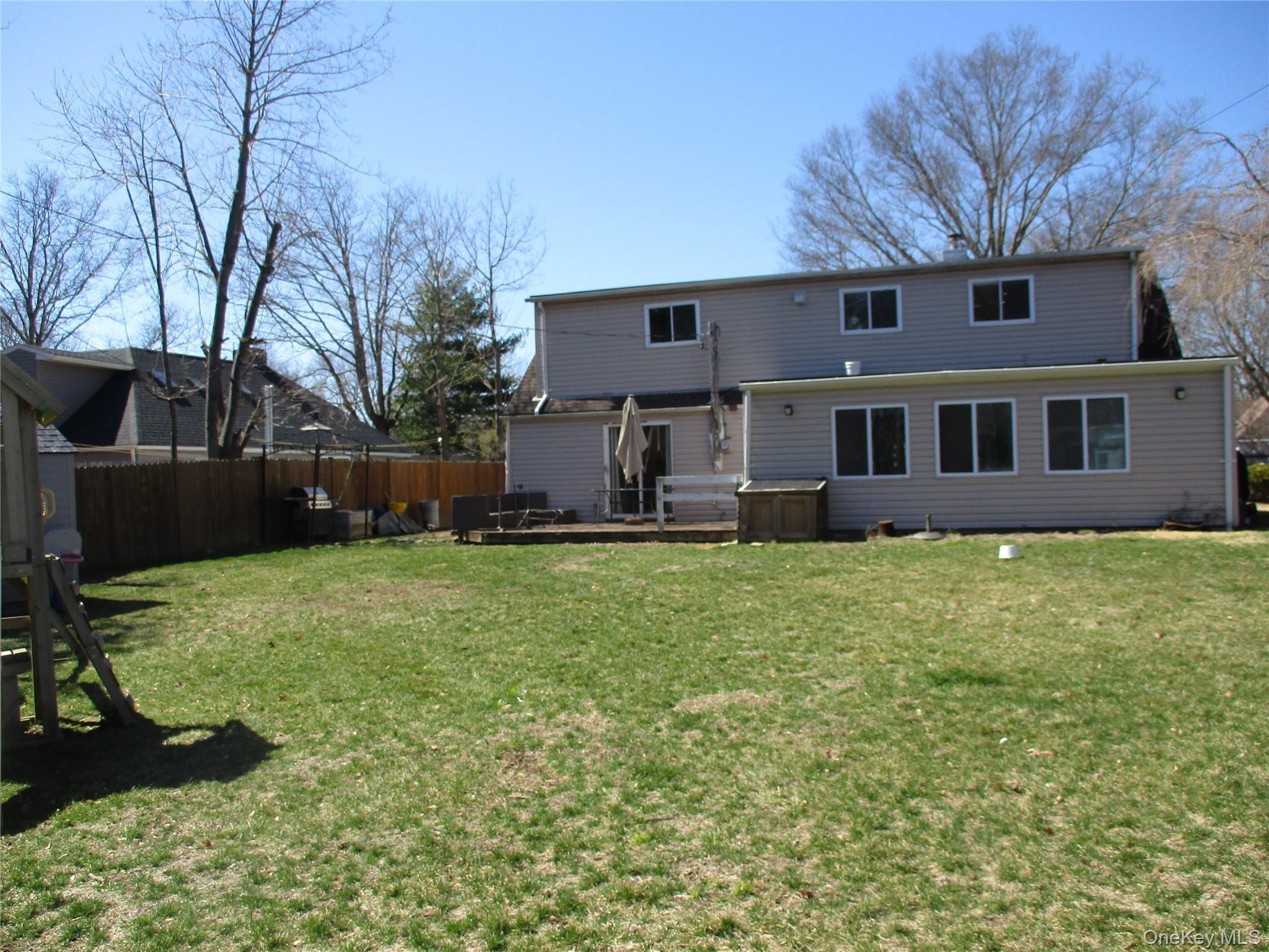 Single Family Split Cedar  Suffolk County, NY 11749, MLS-976368-38