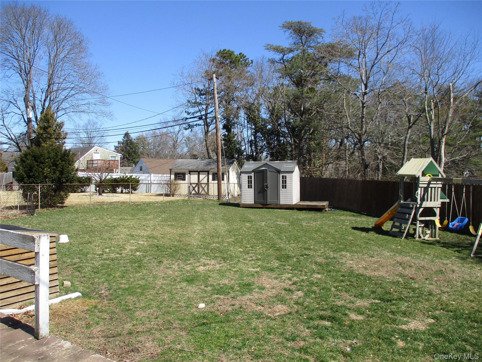 Single Family Split Cedar  Suffolk County, NY 11749, MLS-976368-39