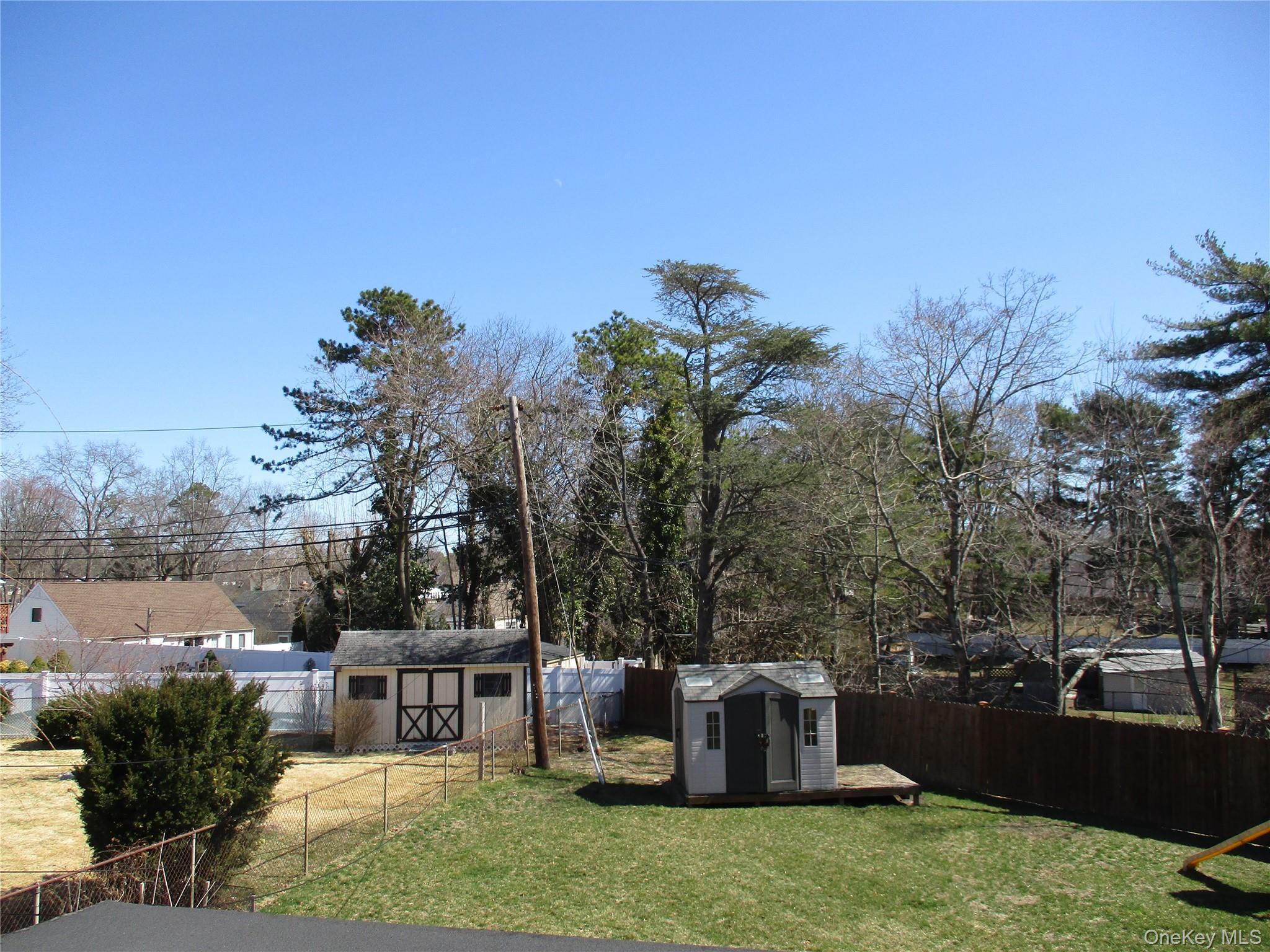Single Family Split Cedar  Suffolk County, NY 11749, MLS-976368-40