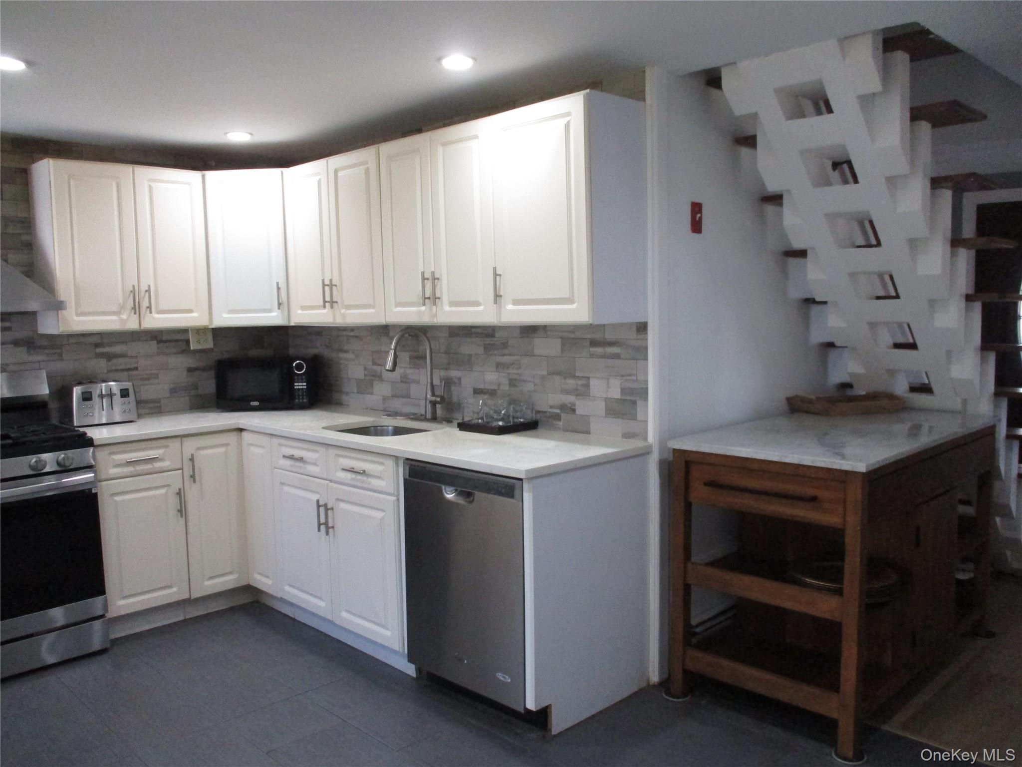 Single Family Split Cedar  Suffolk County, NY 11749, MLS-976368-9