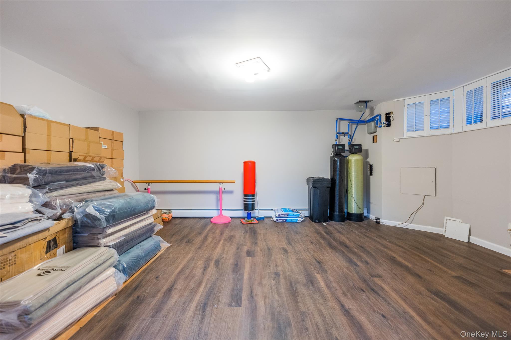 Single Family Robin Way  Nassau County, NY 11021, MLS-976382-20
