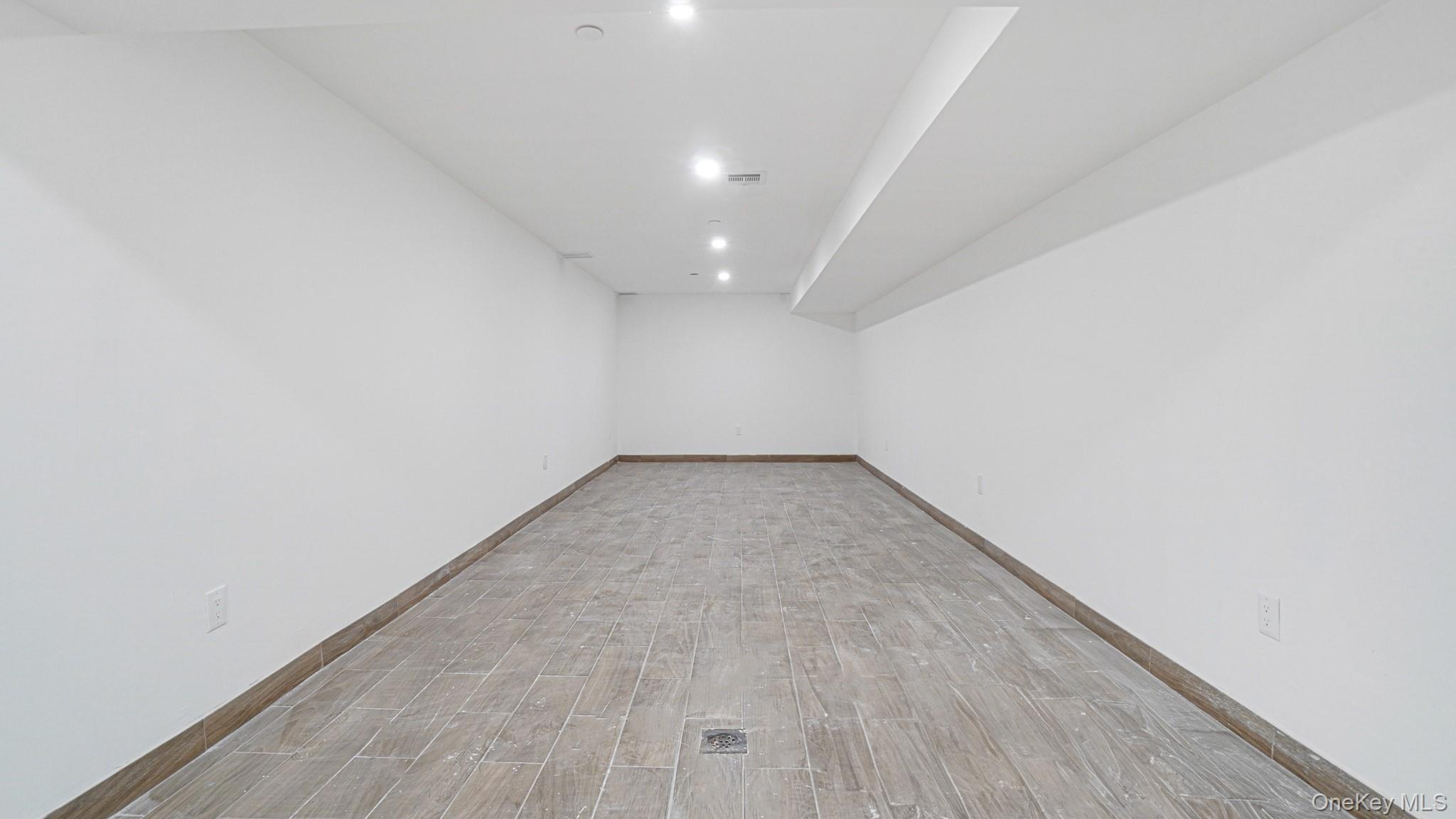 Single Family 221st  Bronx, NY 10469, MLS-976405-15