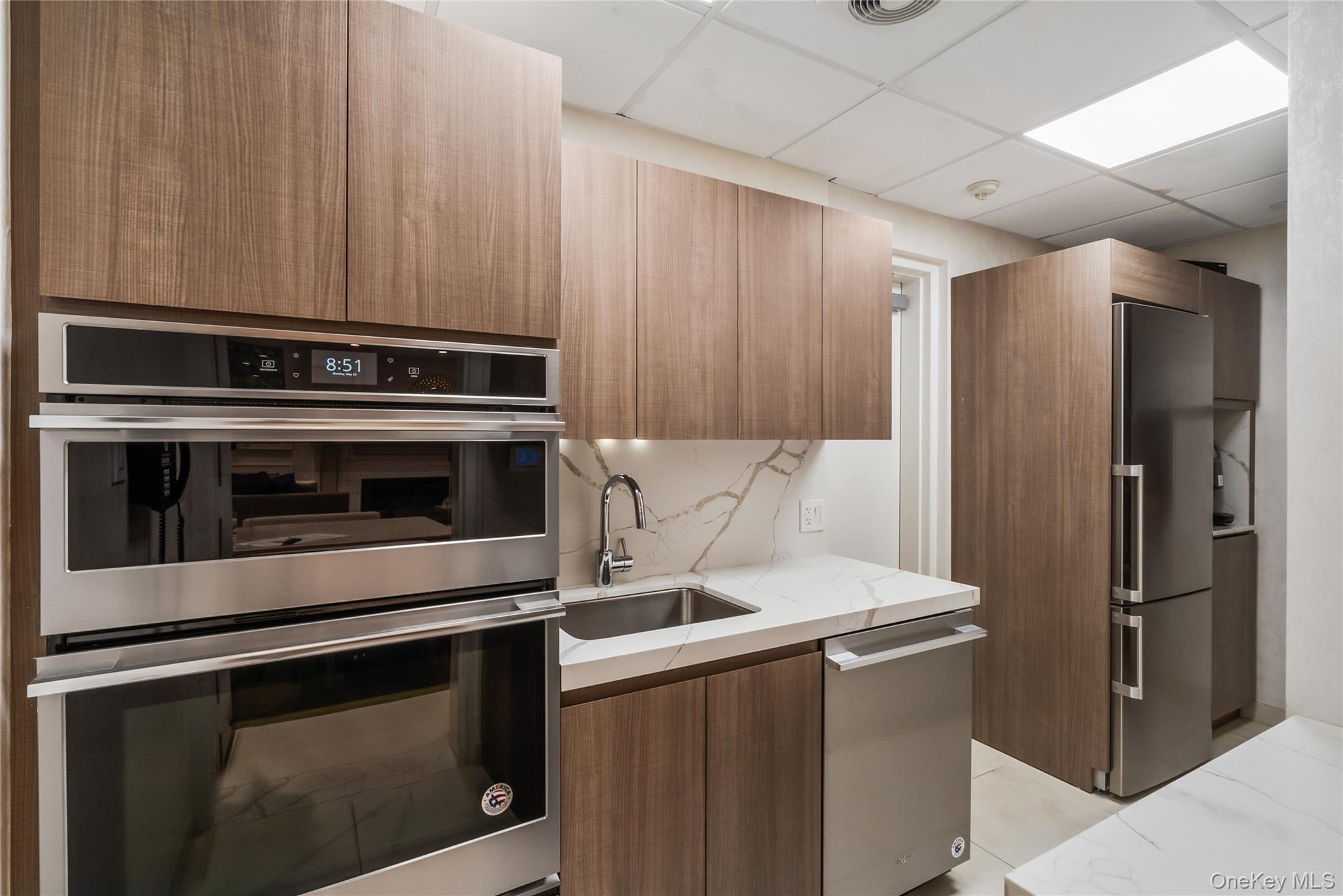 Condo Cherry Valley  Nassau County, NY 11530, MLS-976451-16