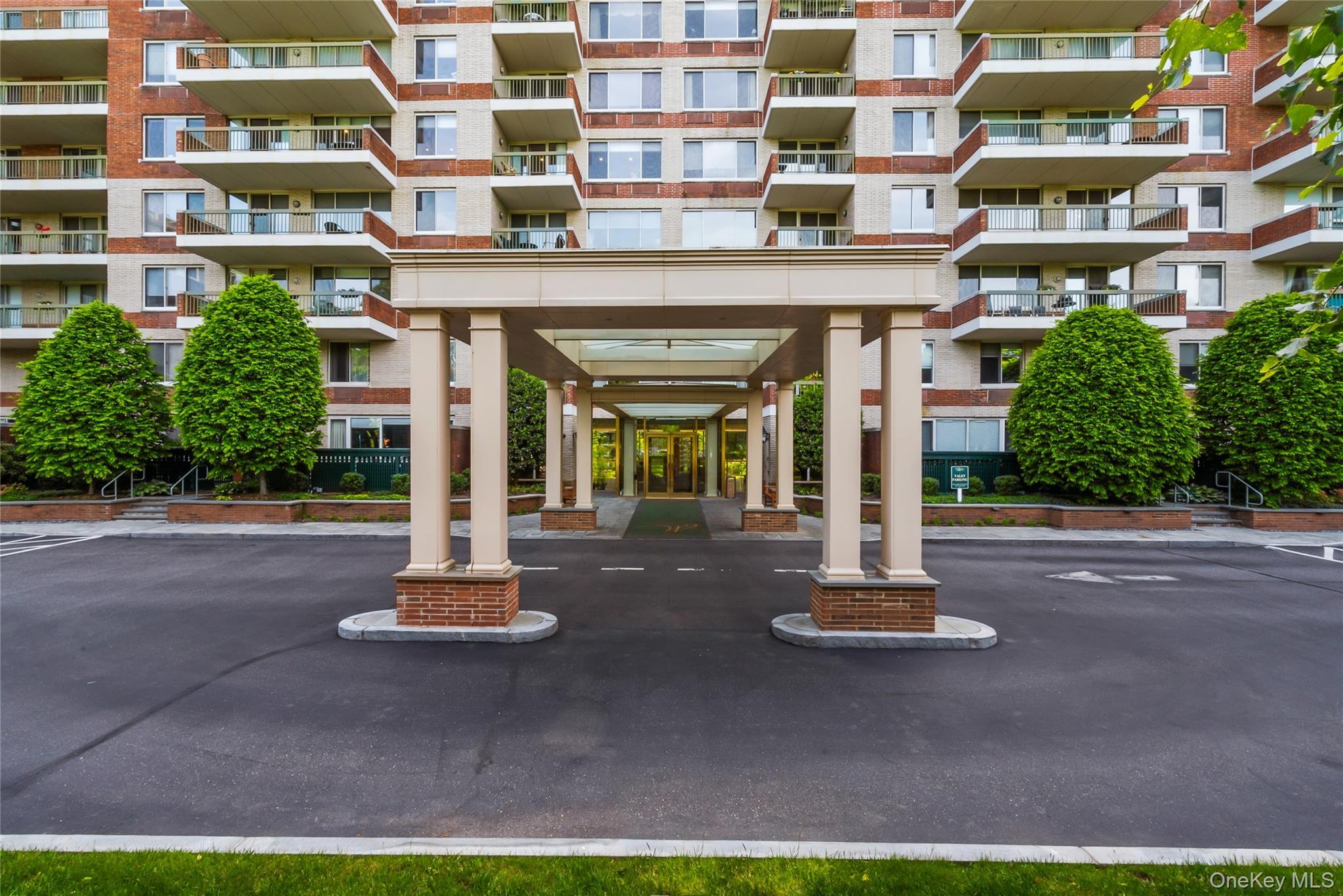 Condo Cherry Valley  Nassau County, NY 11530, MLS-976451-2