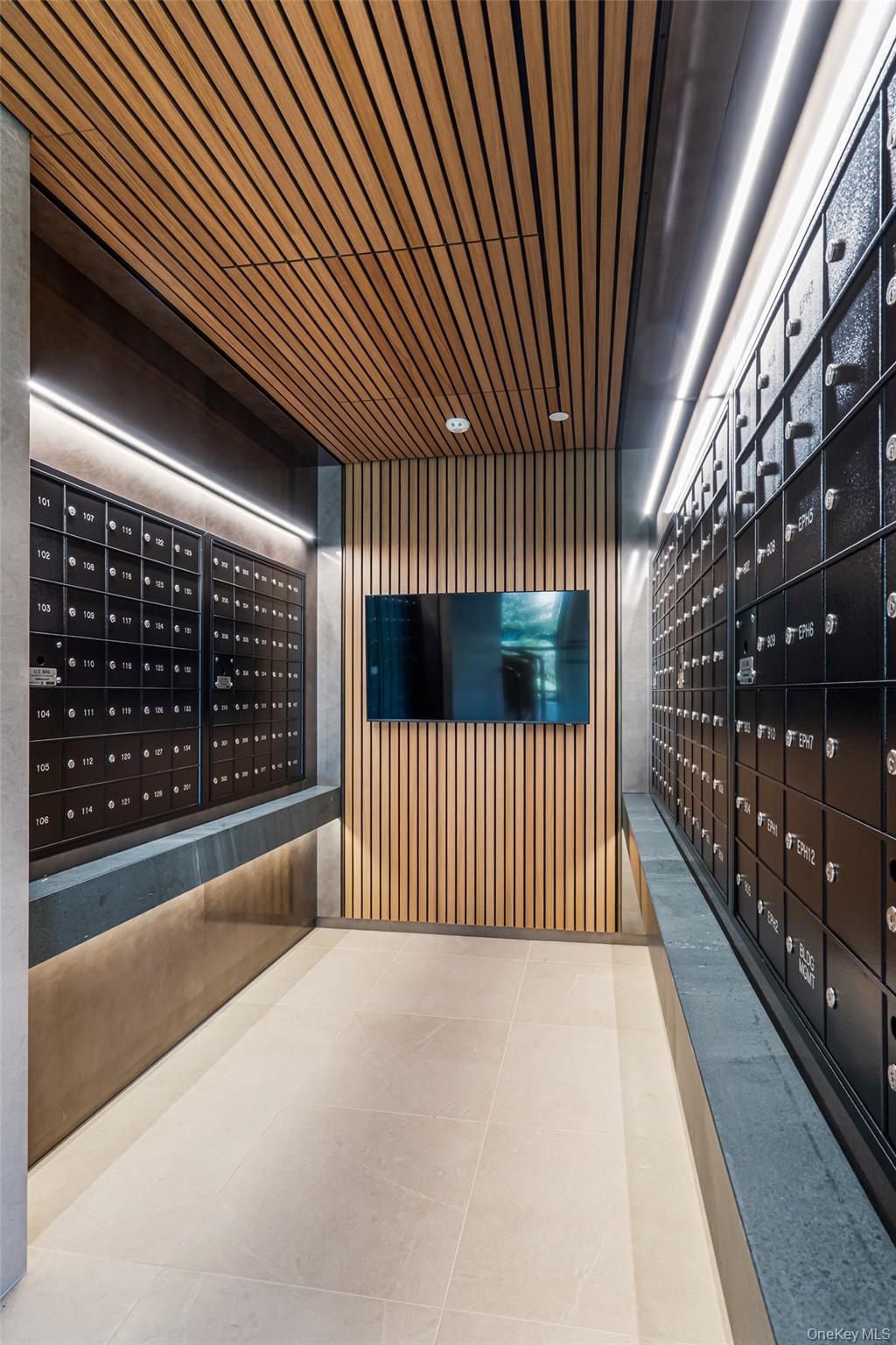 Condo Cherry Valley  Nassau County, NY 11530, MLS-976451-9