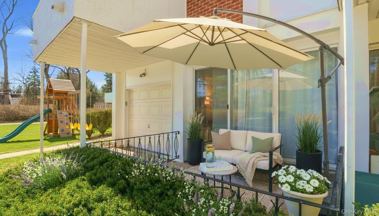 Condo Fox Glen  Westchester County, NY 10530, MLS-976489-21