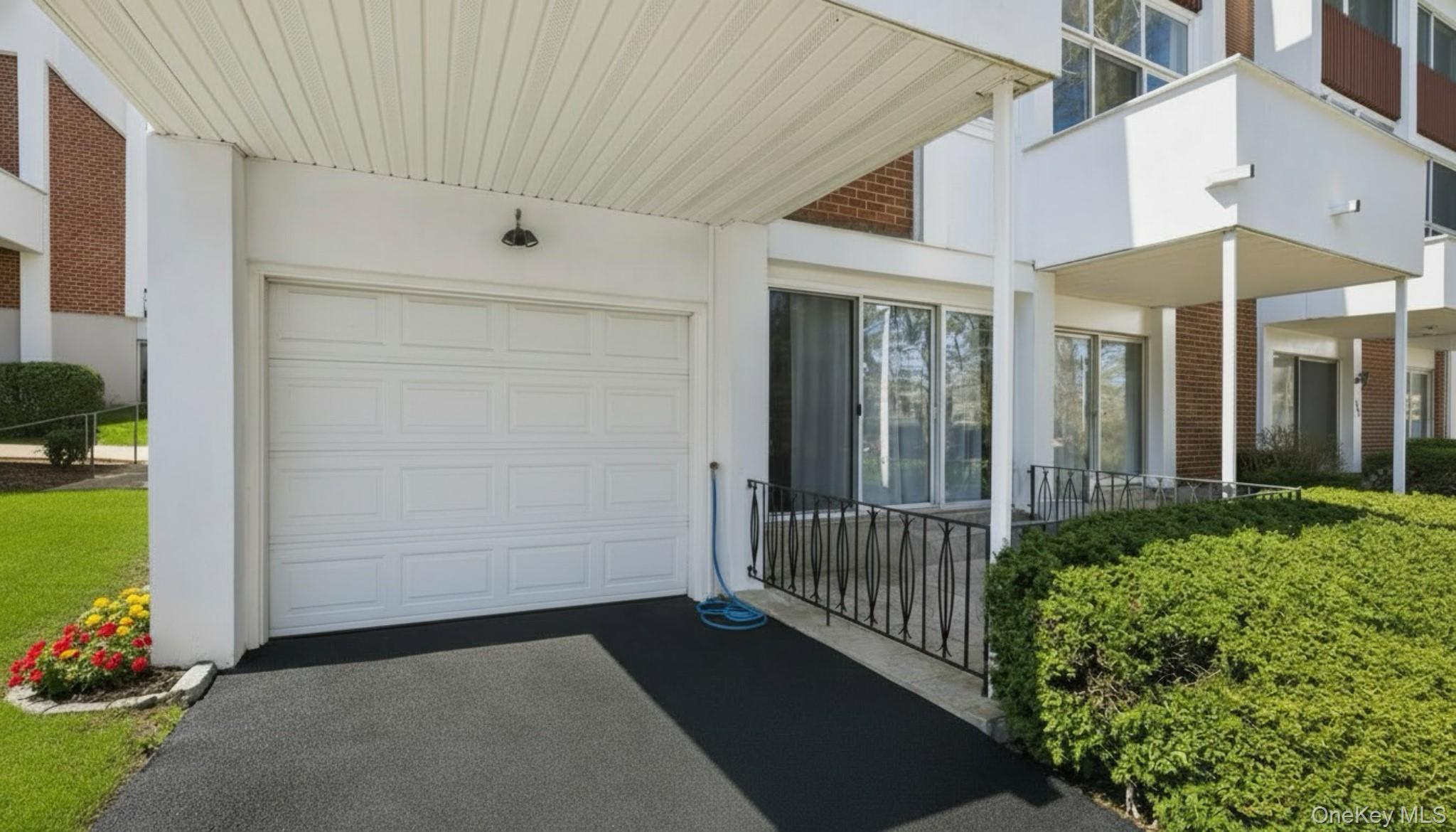 Condo Fox Glen  Westchester County, NY 10530, MLS-976489-22