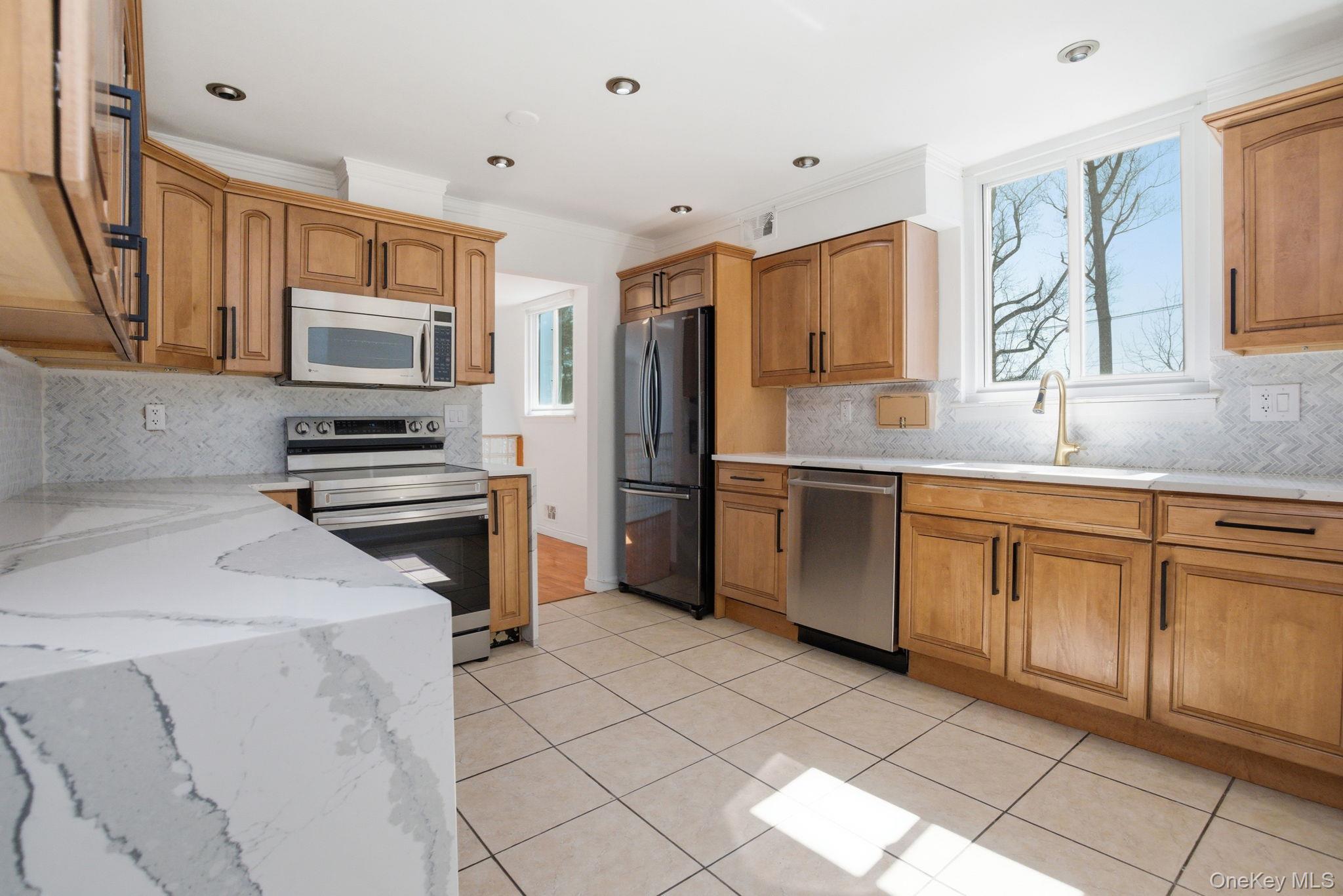 Condo Fox Glen  Westchester County, NY 10530, MLS-976489-3