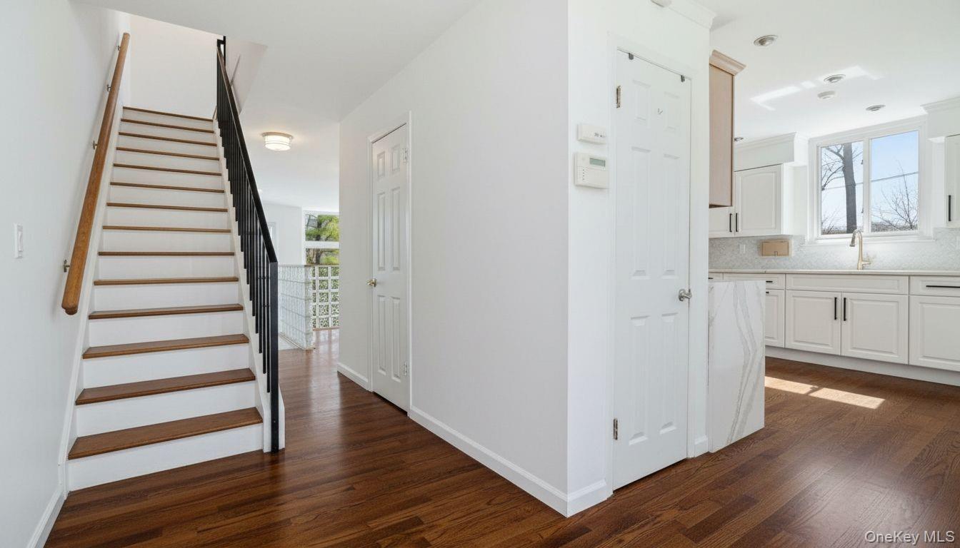 Condo Fox Glen  Westchester County, NY 10530, MLS-976489-8