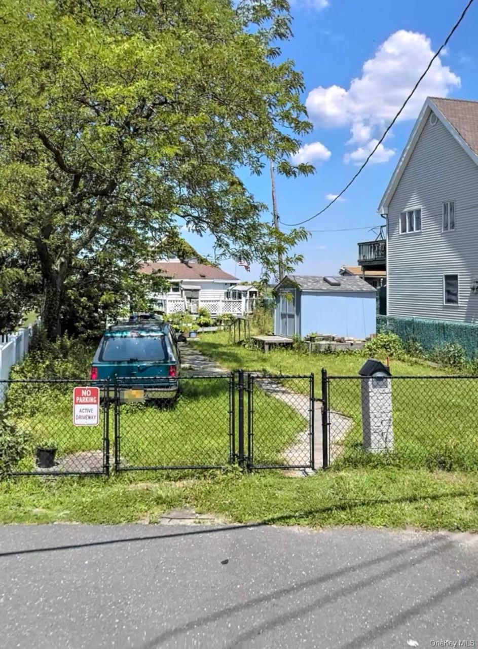 Single Family Cross Bay  Queens, NY 11693, MLS-976511-4
