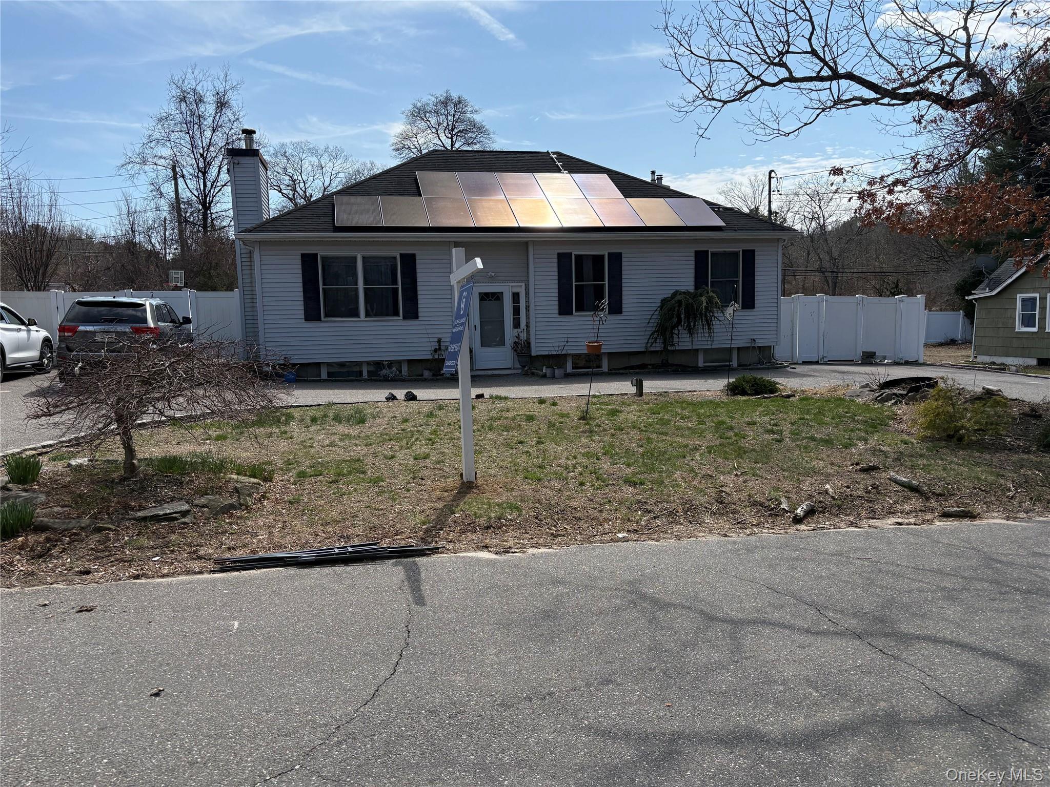 Single Family 1st  Suffolk County, NY 11727, MLS-976545-4