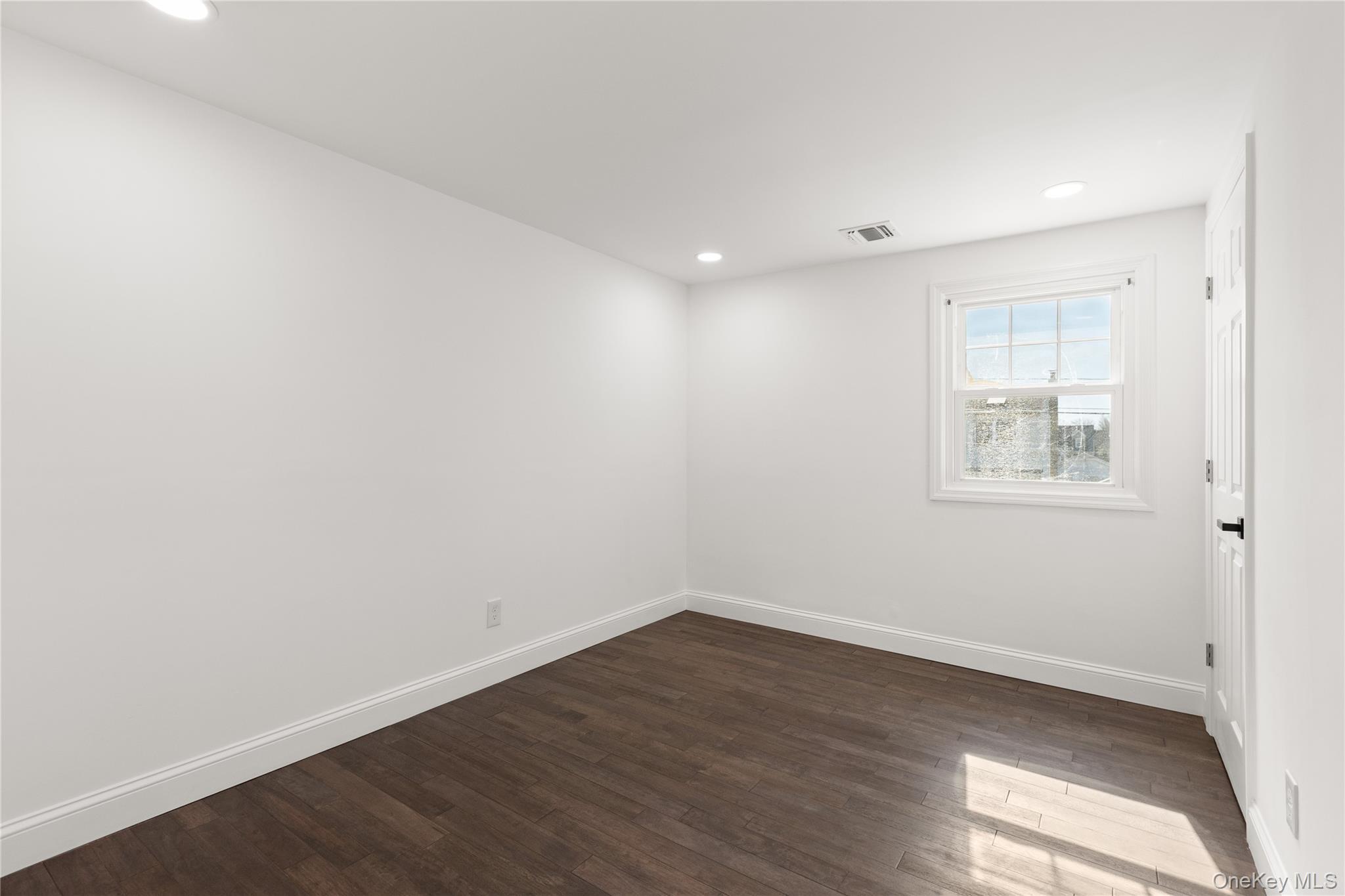 Single Family Dallas  Suffolk County, NY 11757, MLS-976613-11