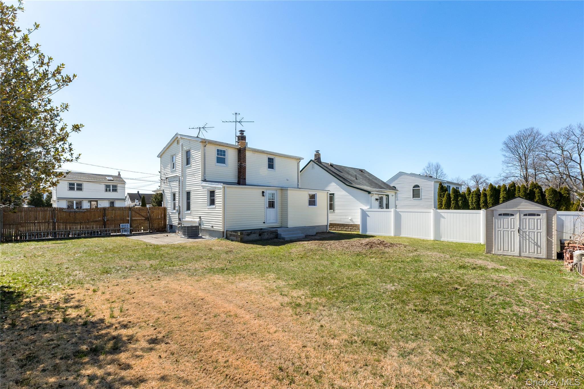 Single Family Dallas  Suffolk County, NY 11757, MLS-976613-16