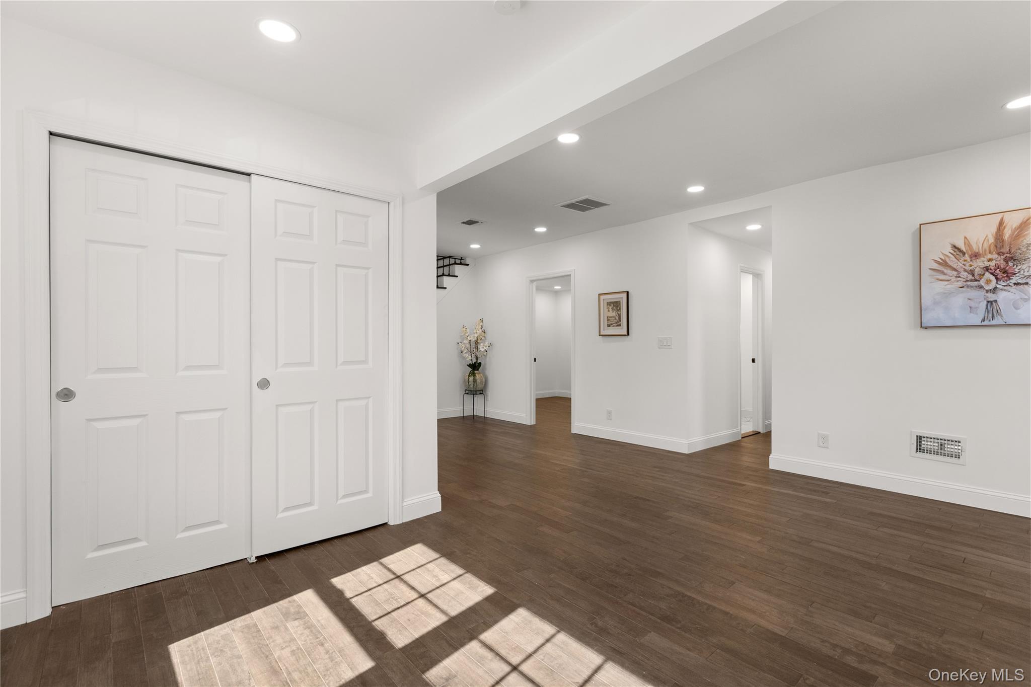 Single Family Dallas  Suffolk County, NY 11757, MLS-976613-2