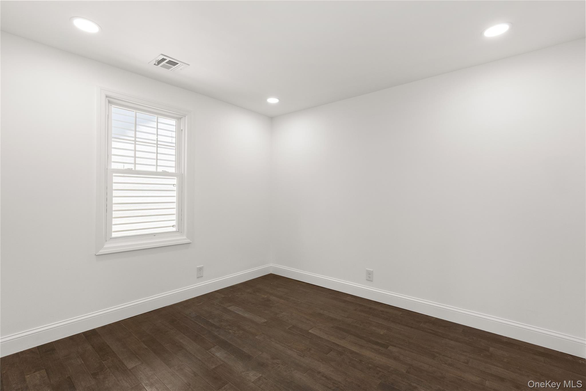 Single Family Dallas  Suffolk County, NY 11757, MLS-976613-8
