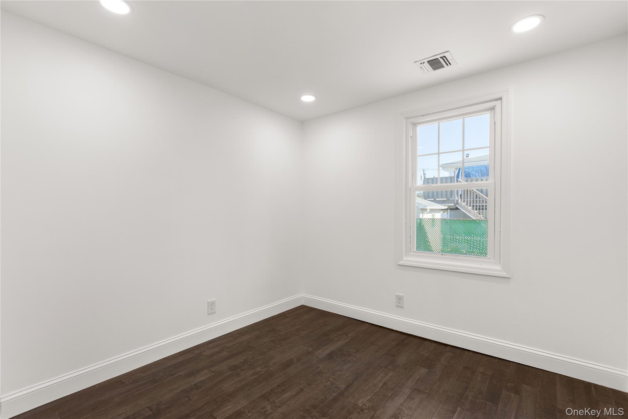 Single Family Dallas  Suffolk County, NY 11757, MLS-976613-9