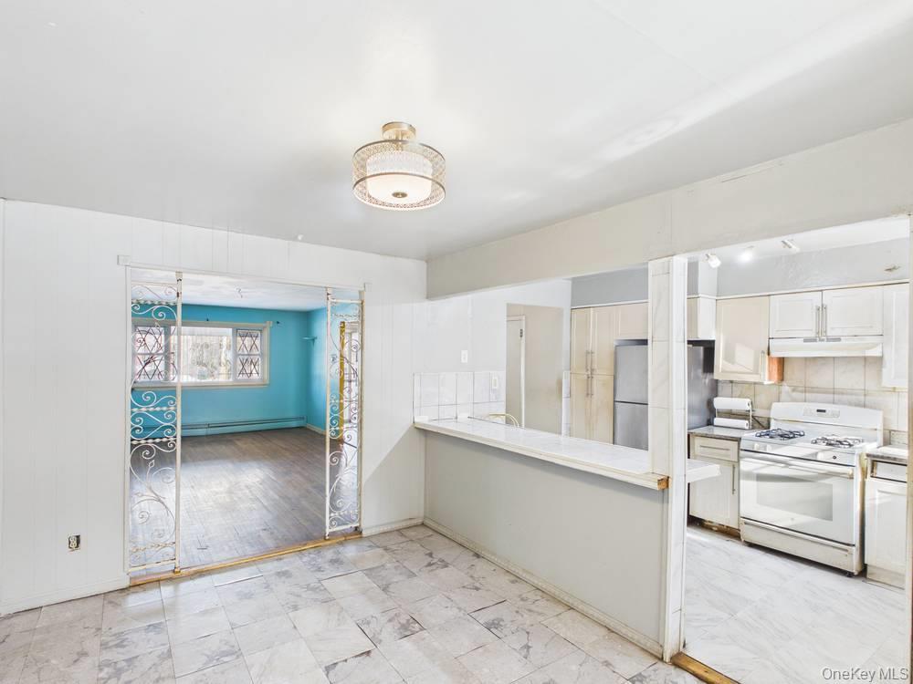 Single Family Allerton  Bronx, NY 10469, MLS-976663-8