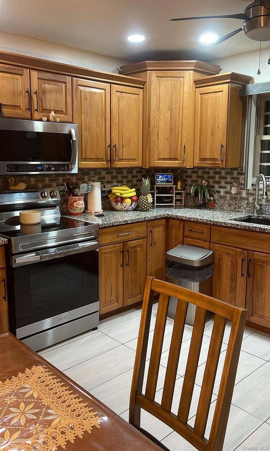 Single Family Dogwood  Suffolk County, NY 11951, MLS-976688-6