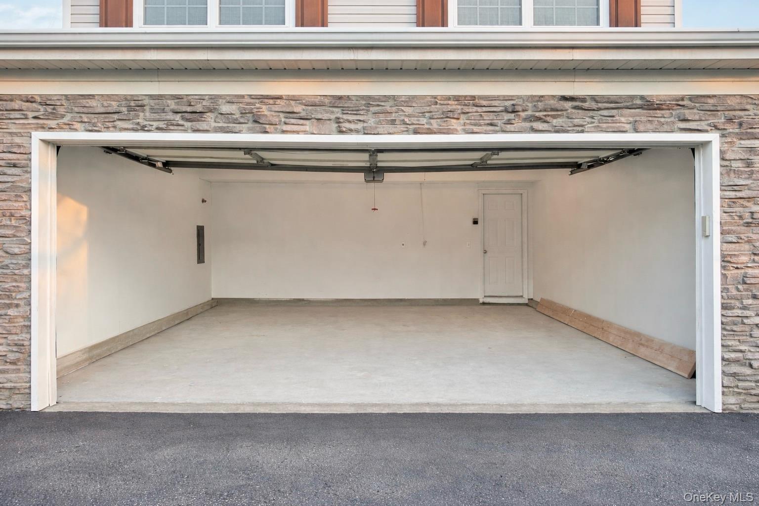 Condo Sophia  Suffolk County, NY 11953, MLS-976697-29