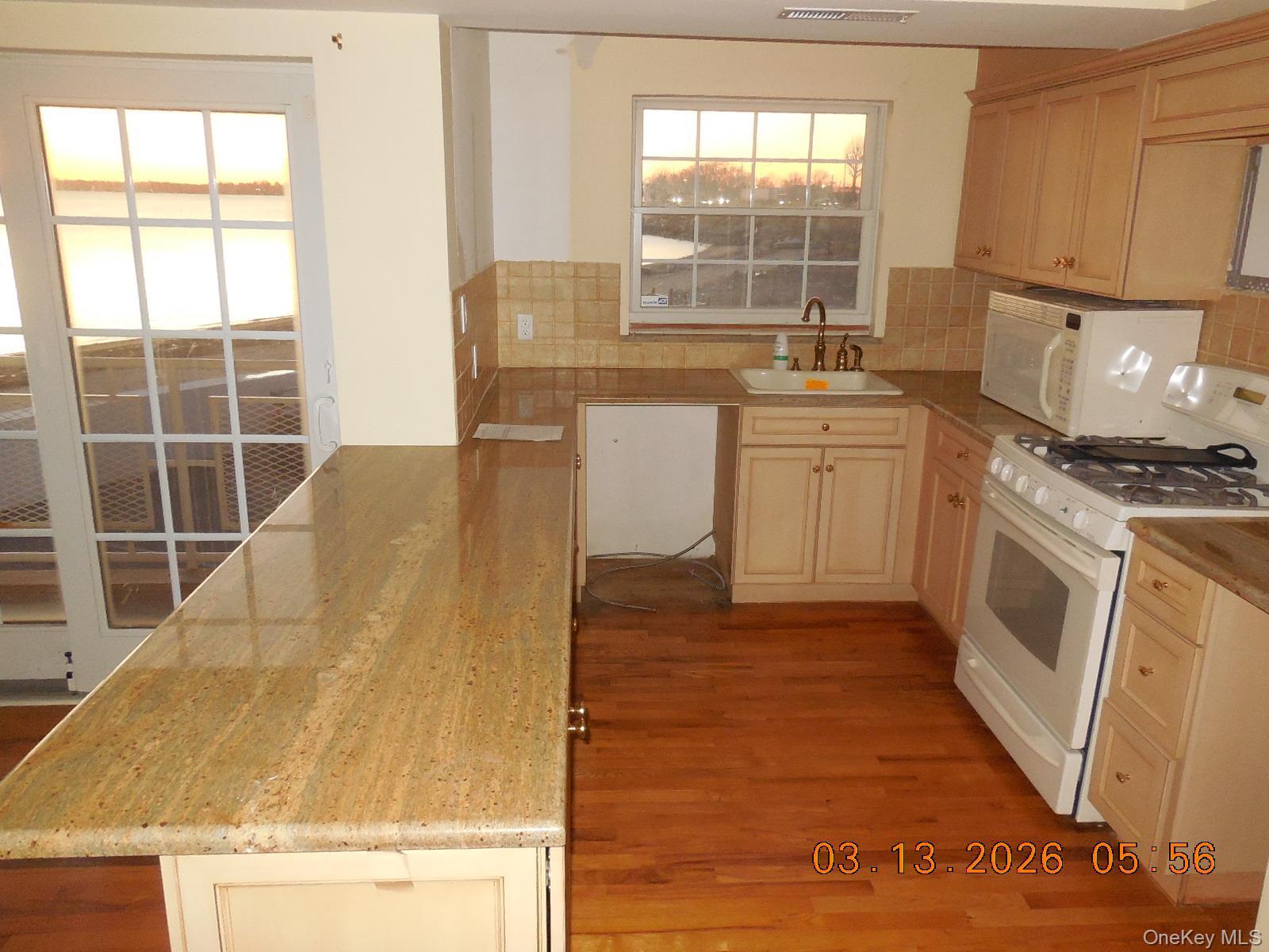 Condo Patricia Lane Bronx, NY 10465, MLS-976722-3