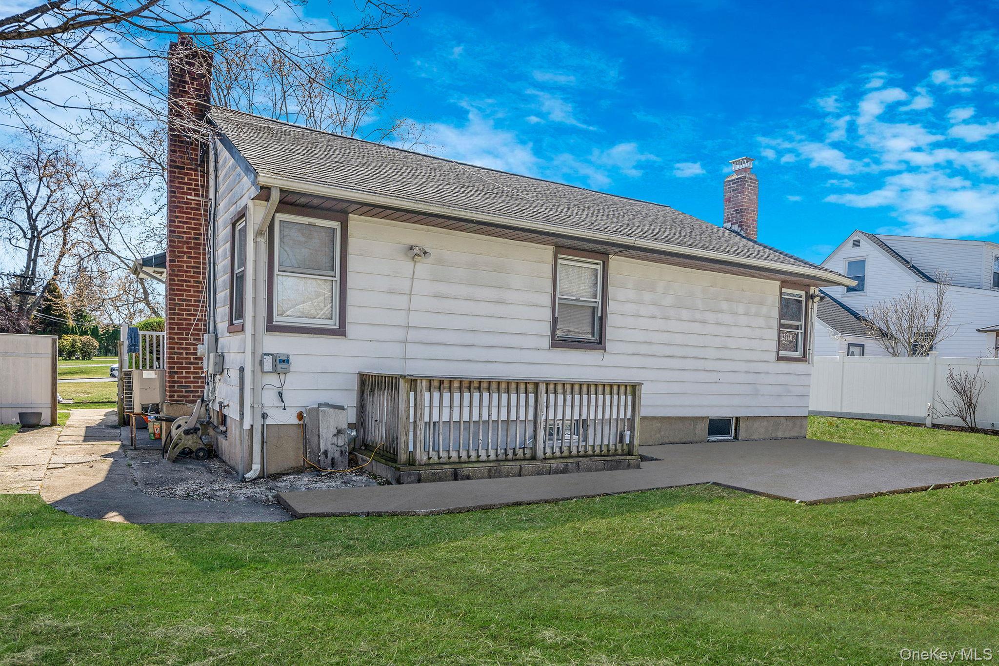 Single Family Tippin  Suffolk County, NY 11746, MLS-976727-18