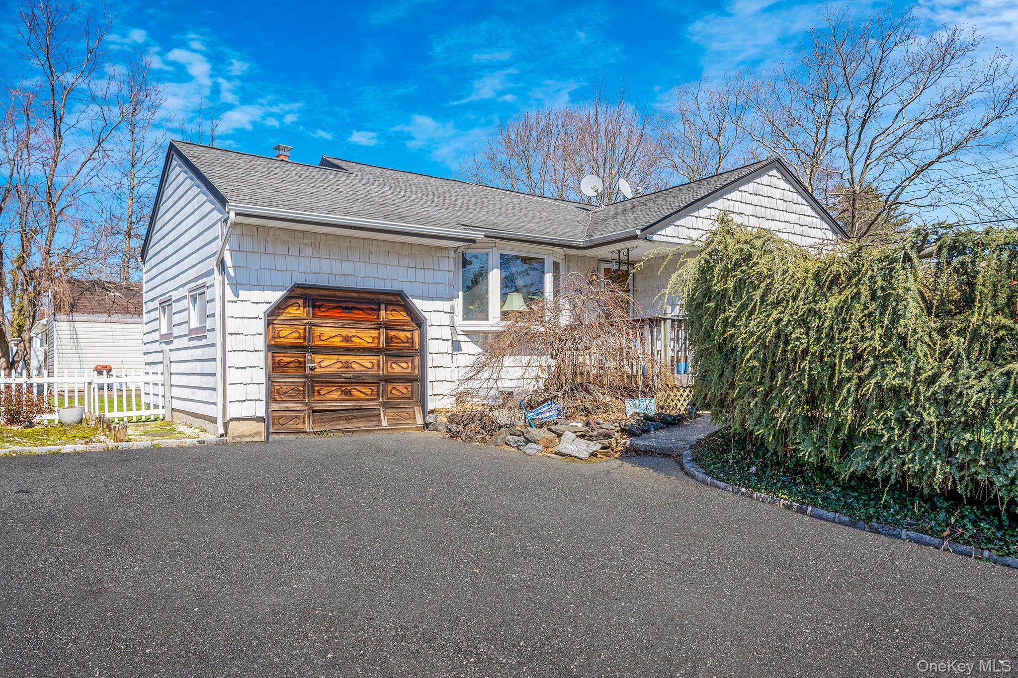 Single Family Tippin Suffolk County, NY 11746, MLS-976727-2