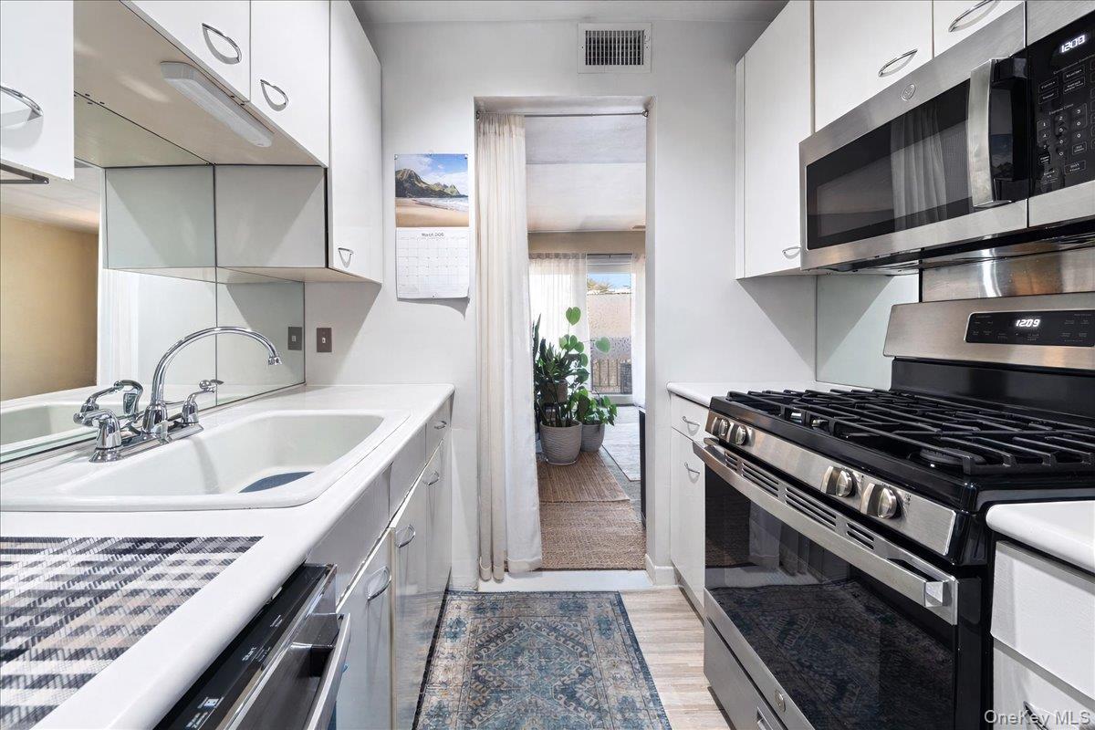 Condo Harbor  Westchester County, NY 10805, MLS-976785-9