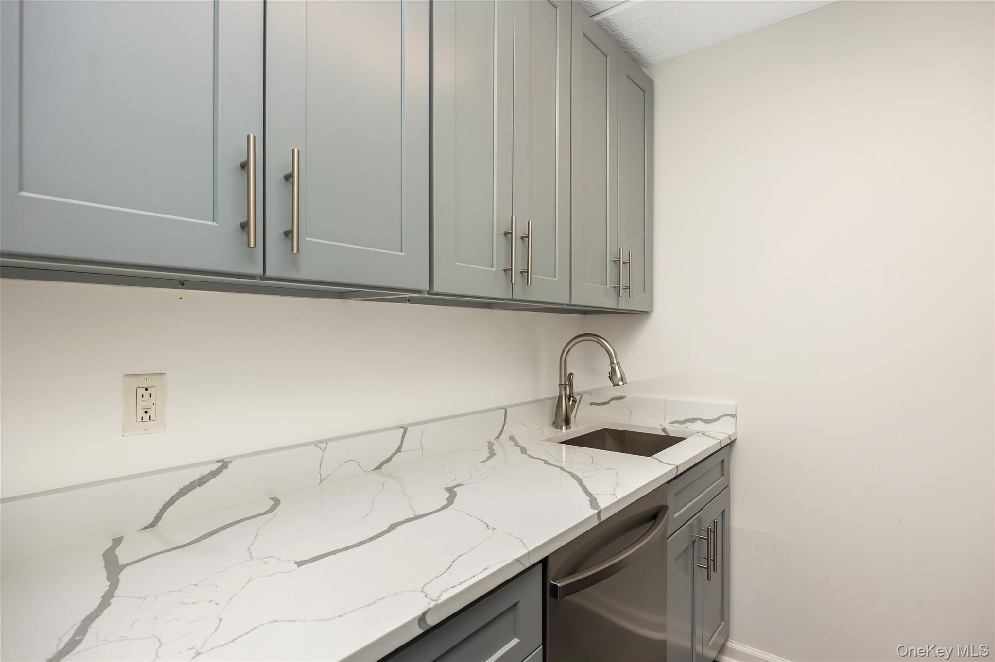 Condo Post  Nassau County, NY 11590, MLS-976822-8