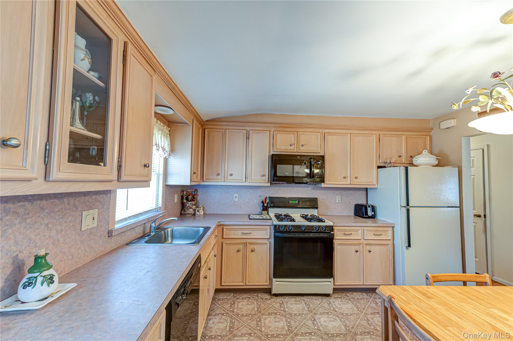 Single Family Olga  Suffolk County, NY 11725, MLS-976850-6