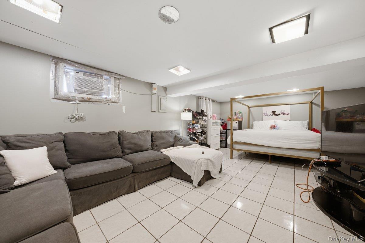 Single Family Young  Westchester County, NY 10710, MLS-976855-24
