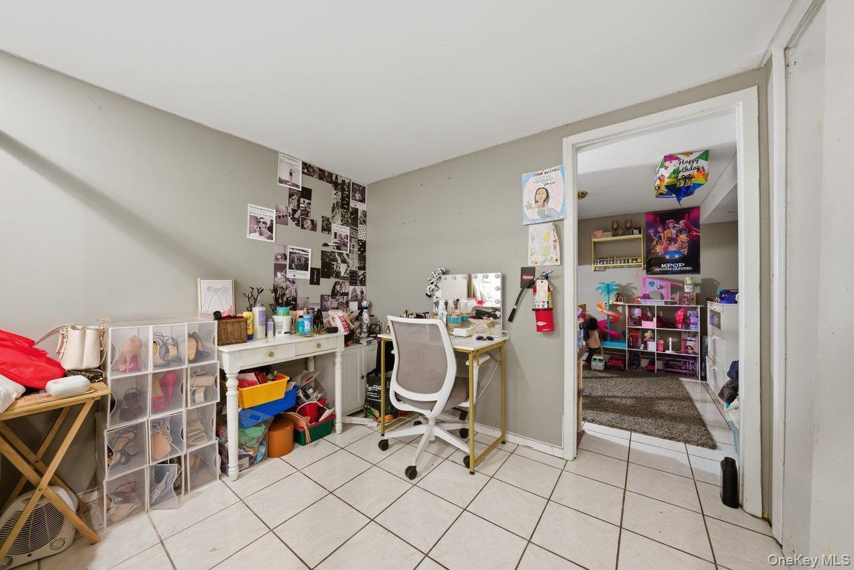 Single Family Young  Westchester County, NY 10710, MLS-976855-25