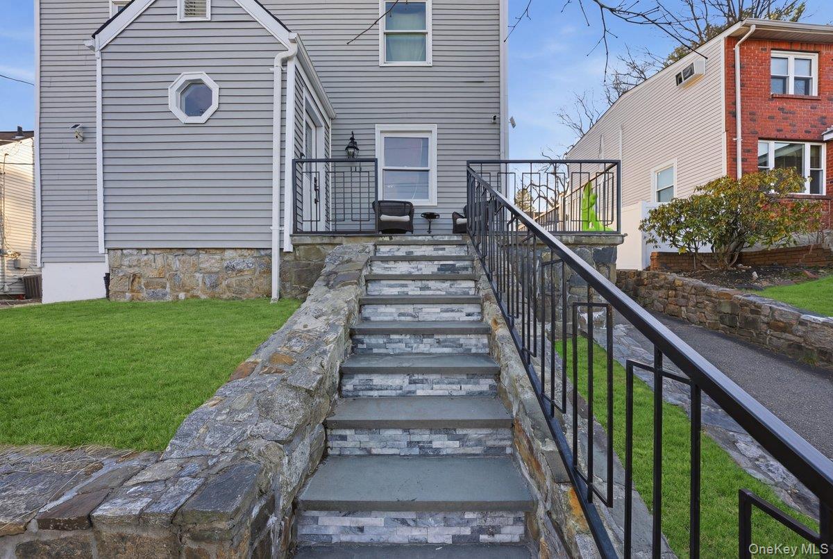 Single Family Young  Westchester County, NY 10710, MLS-976855-3