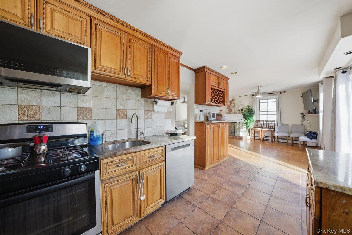 Single Family Young  Westchester County, NY 10710, MLS-976855-6