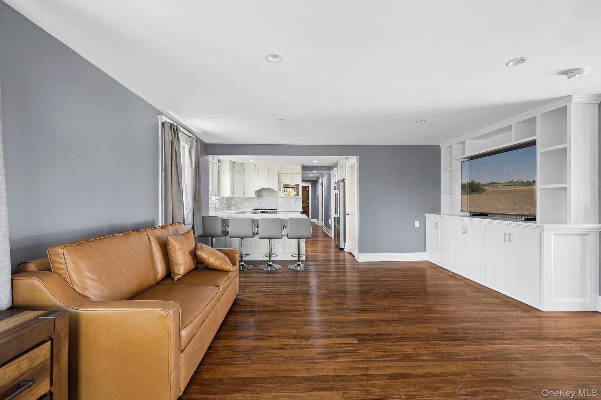 Single Family Main Road Suffolk County, NY 11901, MLS-976873-7