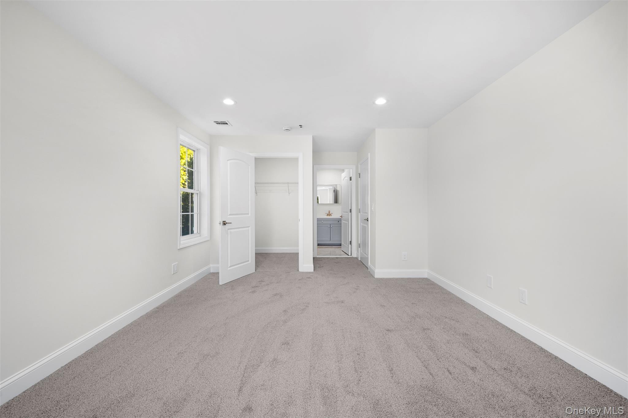 Condo Maya  Suffolk County, NY 11722, MLS-976901-31