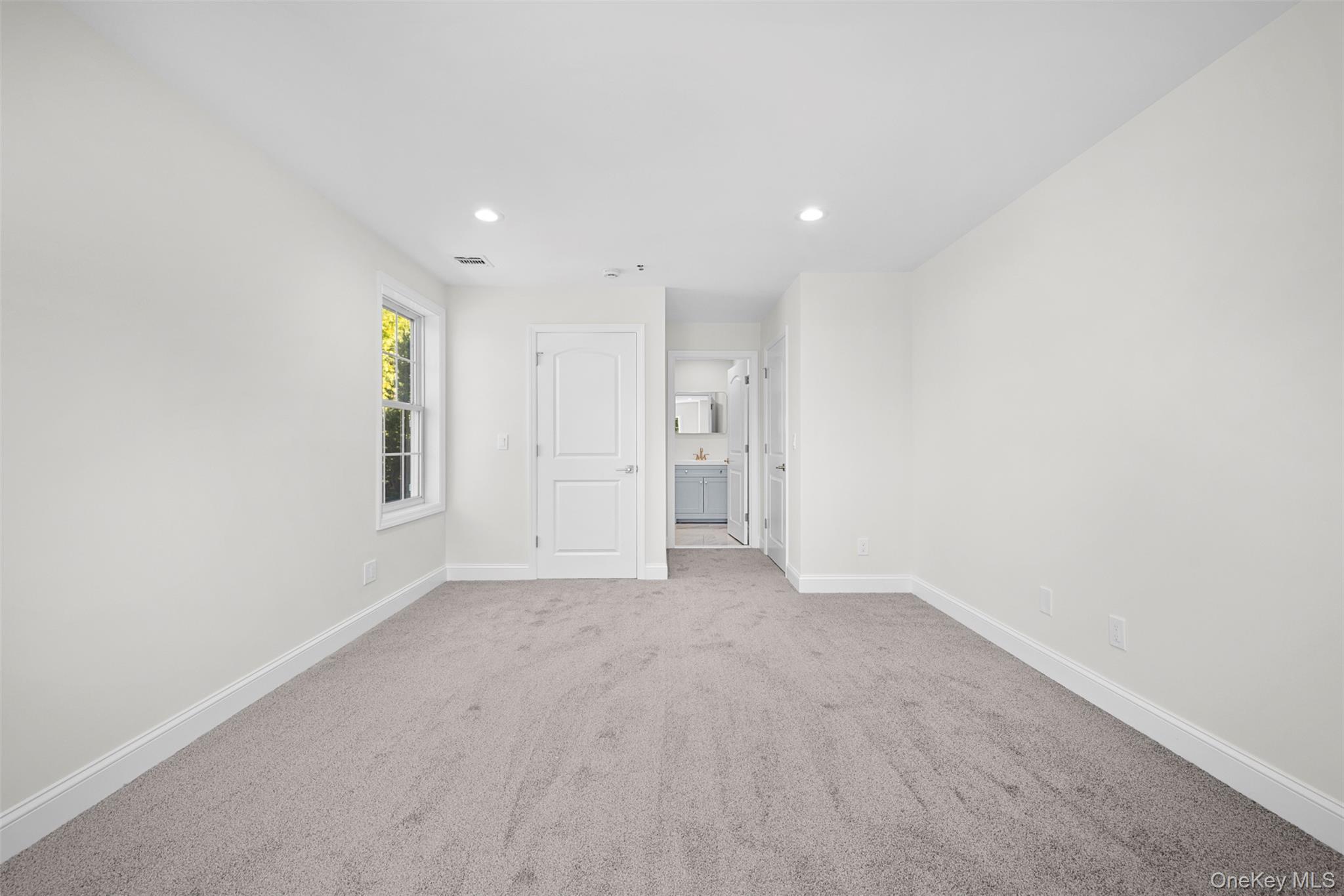 Condo Maya  Suffolk County, NY 11722, MLS-976901-32