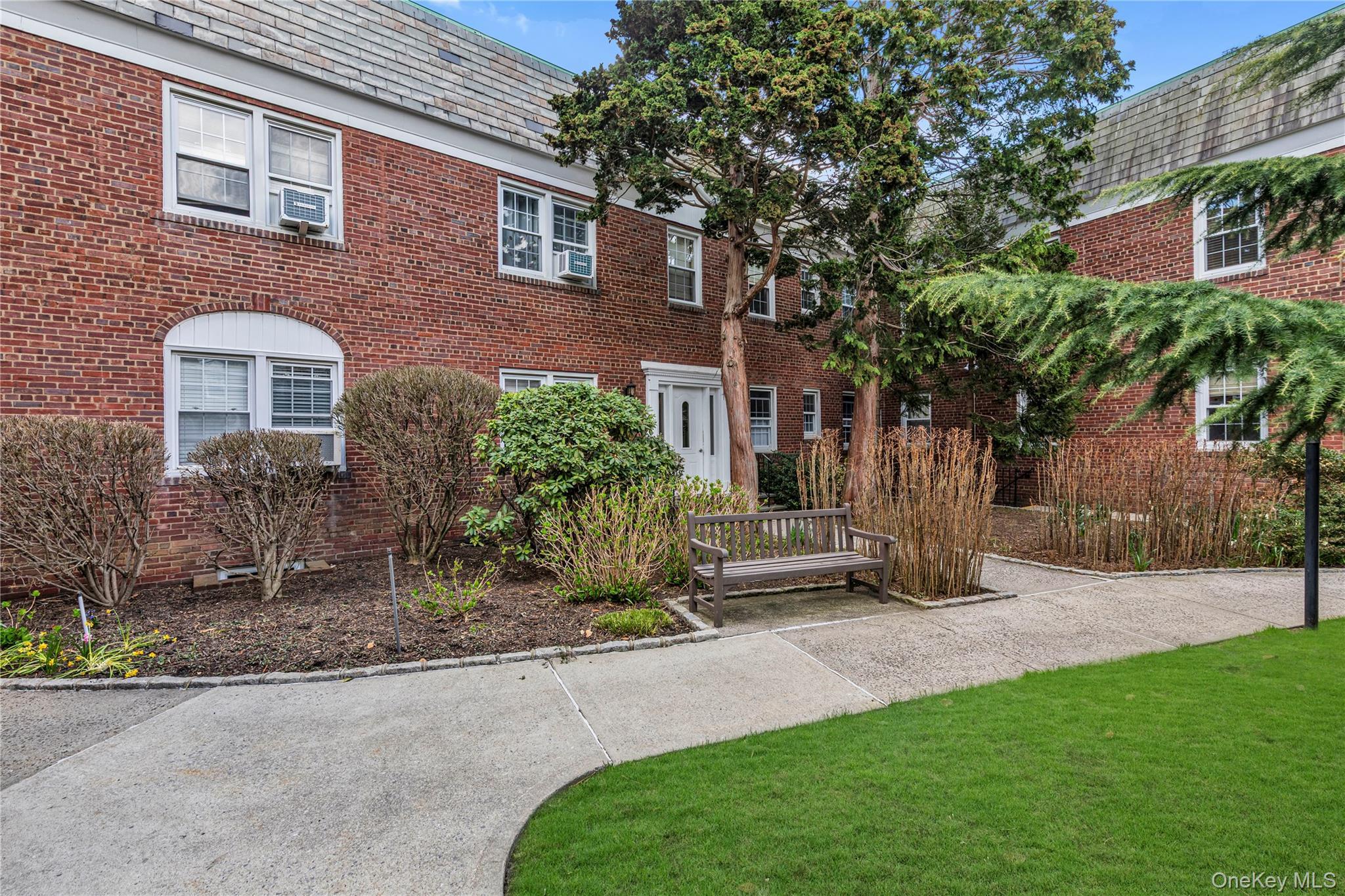 Coop Floral  Nassau County, NY 11001, MLS-976937-14