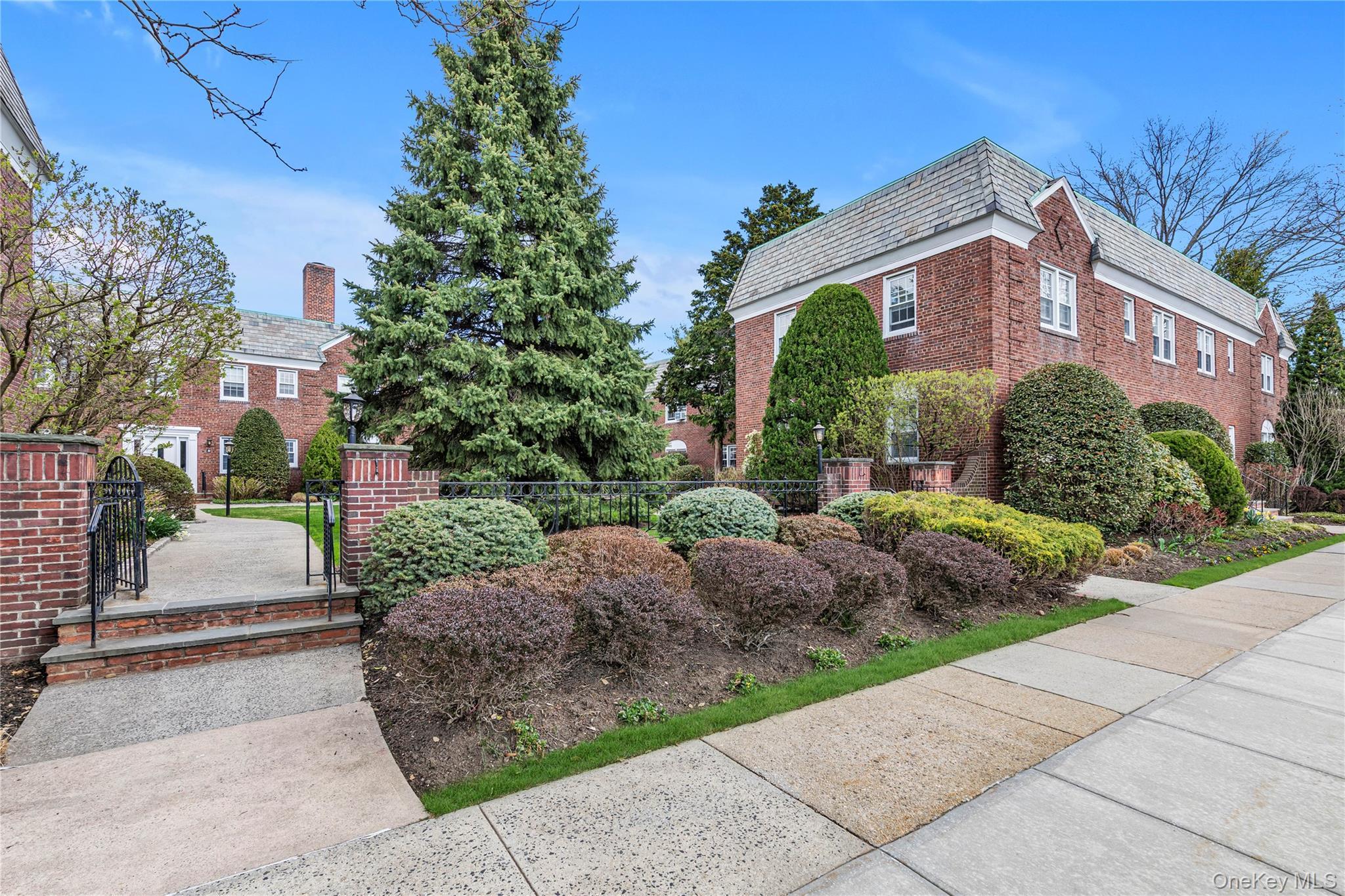 Coop Floral  Nassau County, NY 11001, MLS-976937-19