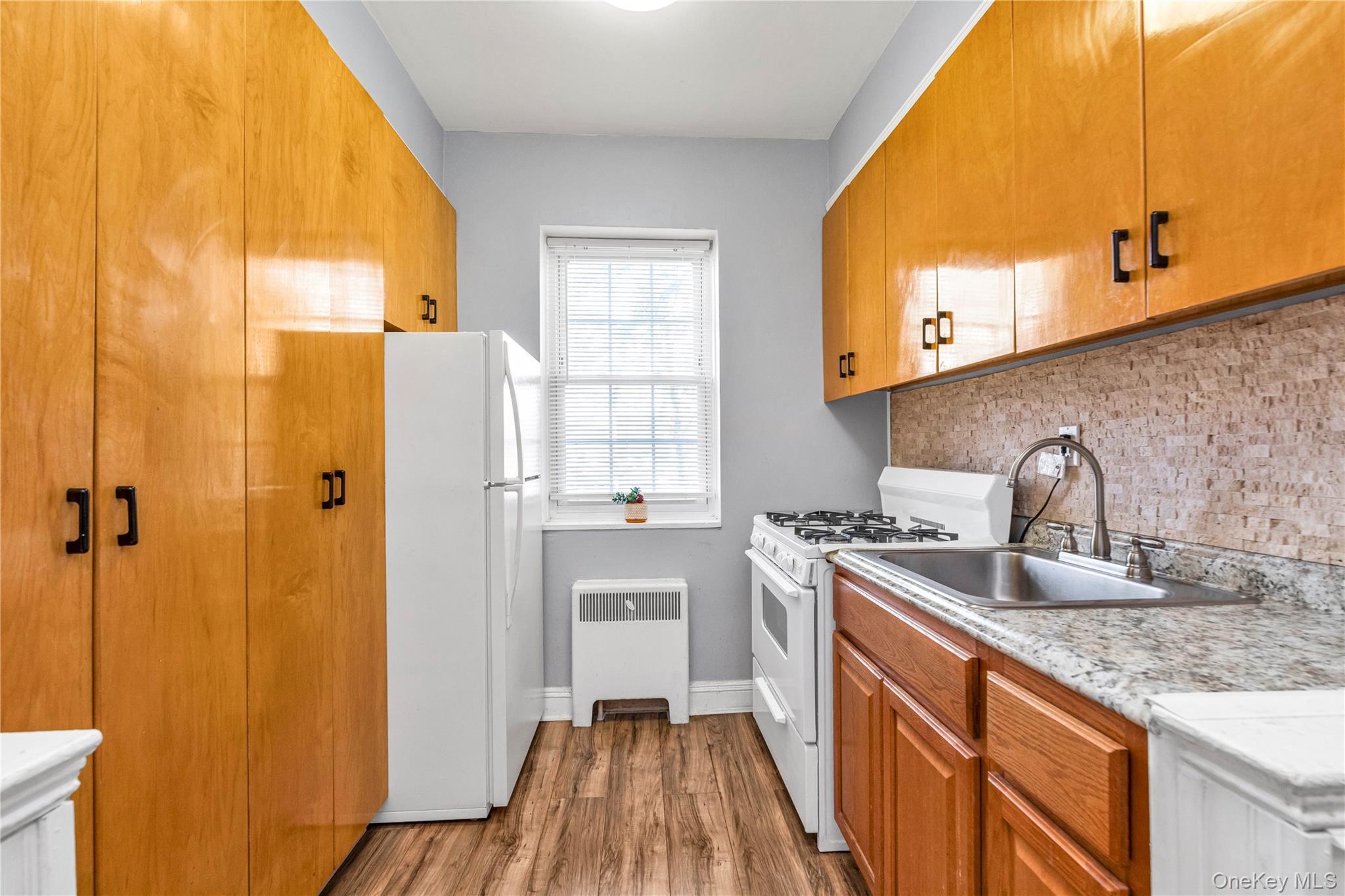 Coop Floral  Nassau County, NY 11001, MLS-976937-8