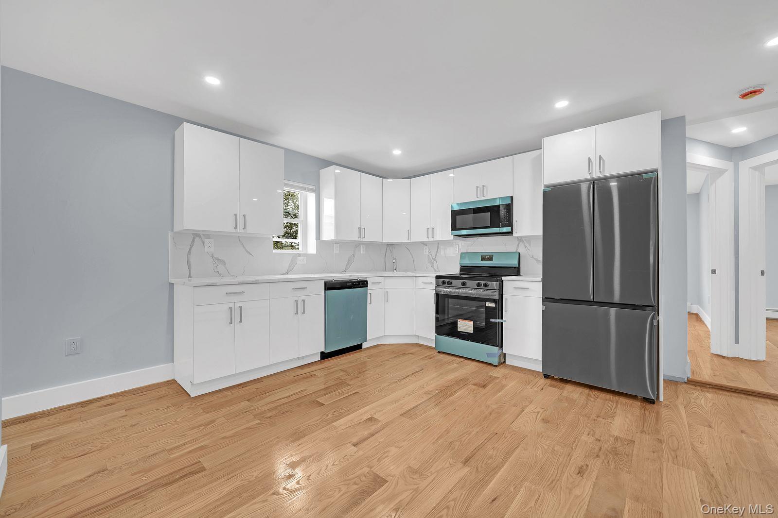 Single Family Hammersley Bronx, NY 10469, MLS-976952-5