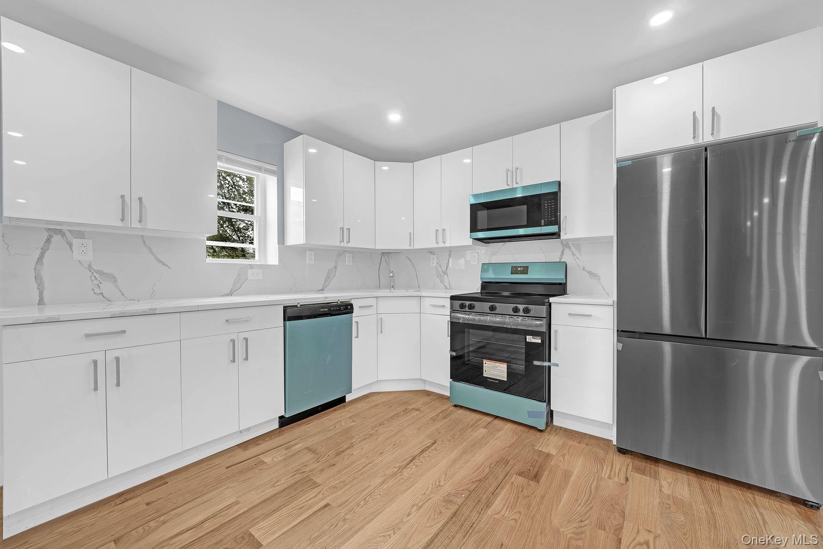 Single Family Hammersley Bronx, NY 10469, MLS-976952-6