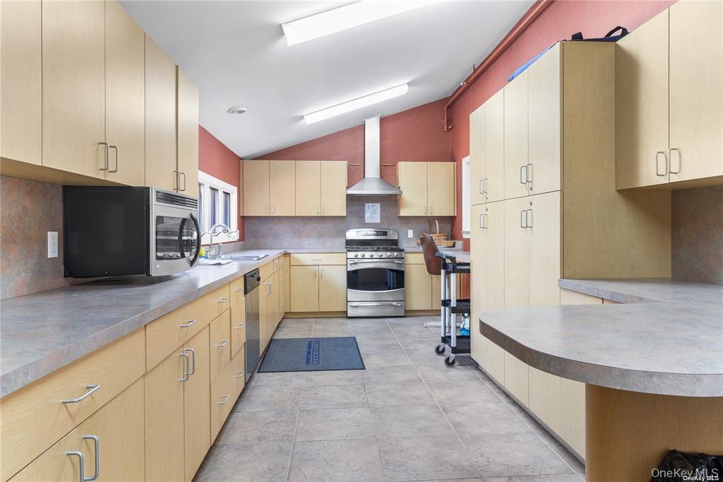 Single Family Middle  Suffolk County, NY 11933, MLS-976964-8