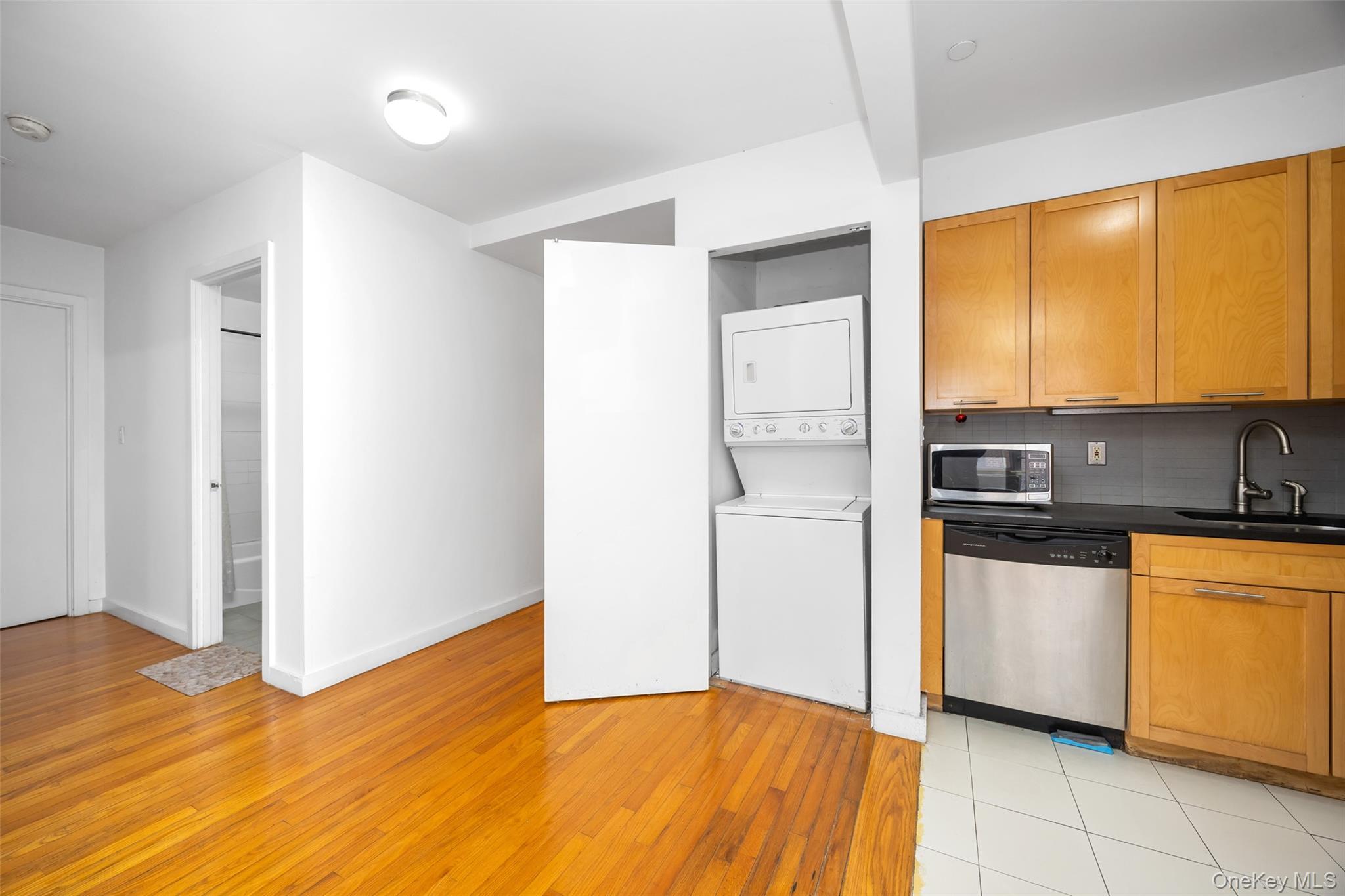 Condo 163rd  Queens, NY 11365, MLS-977007-9