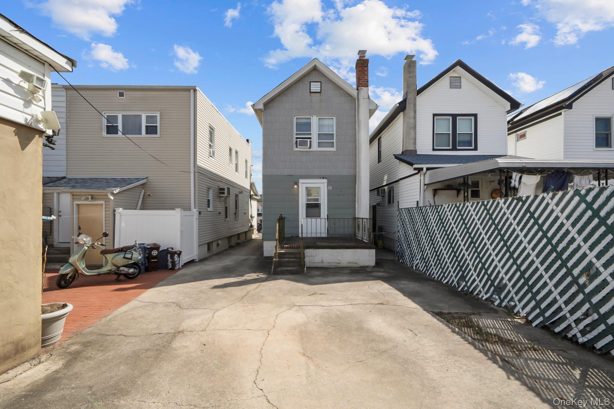 Single Family Sutter  Queens, NY 11417, MLS-977066-15
