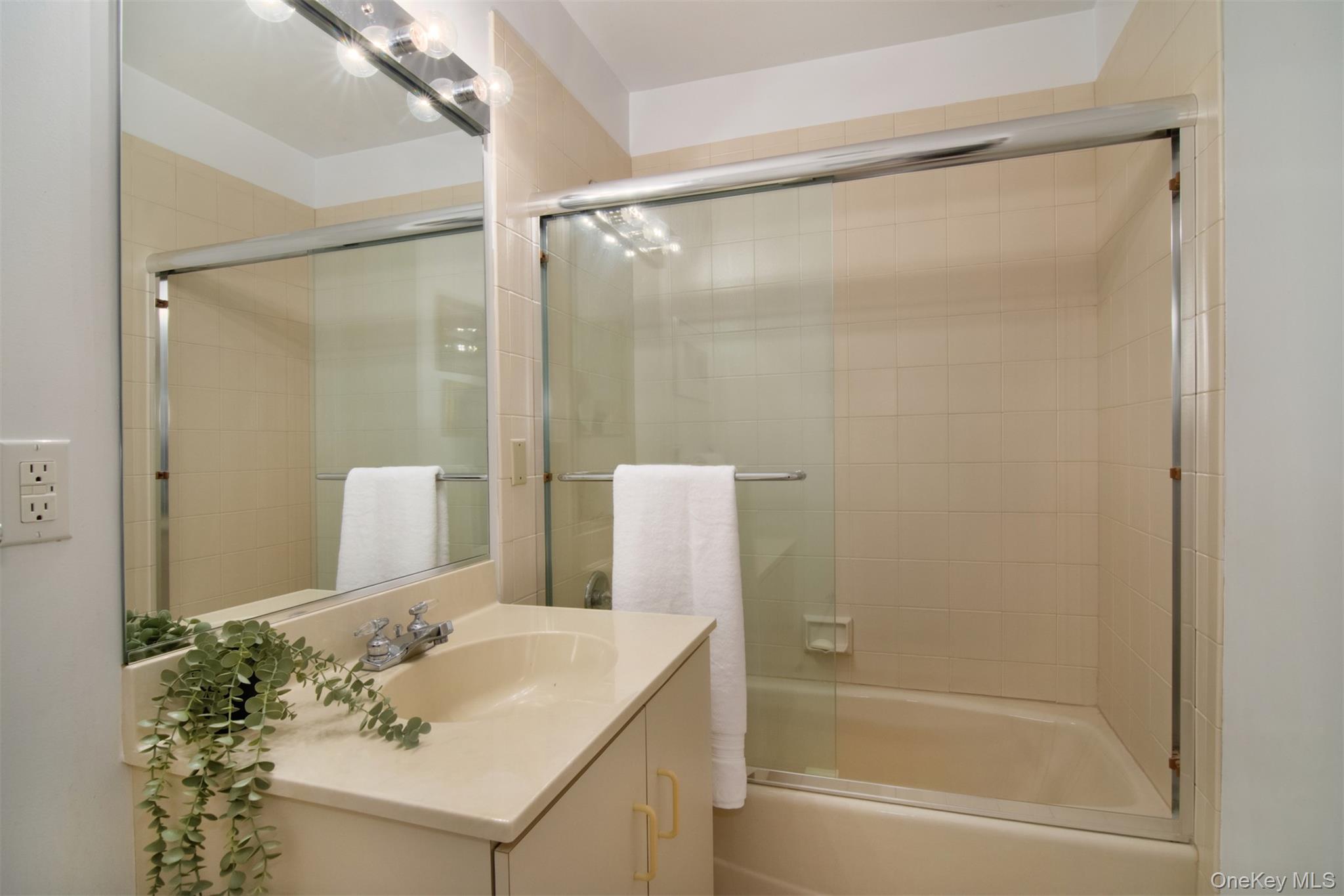 Condo Sunnyside  Westchester County, NY 10533, MLS-977082-19