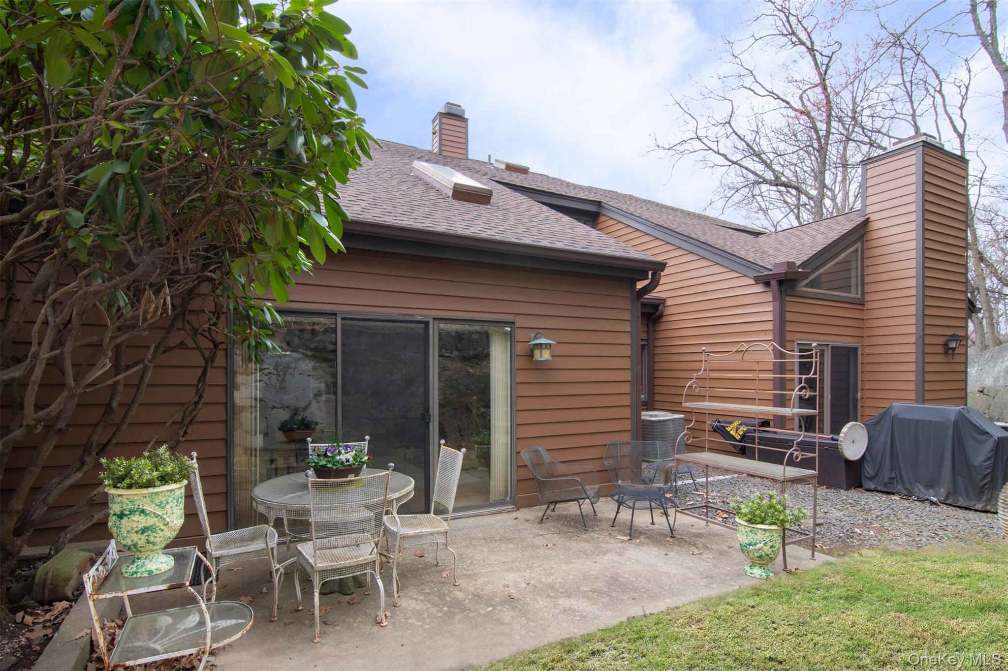 Condo Sunnyside  Westchester County, NY 10533, MLS-977082-22