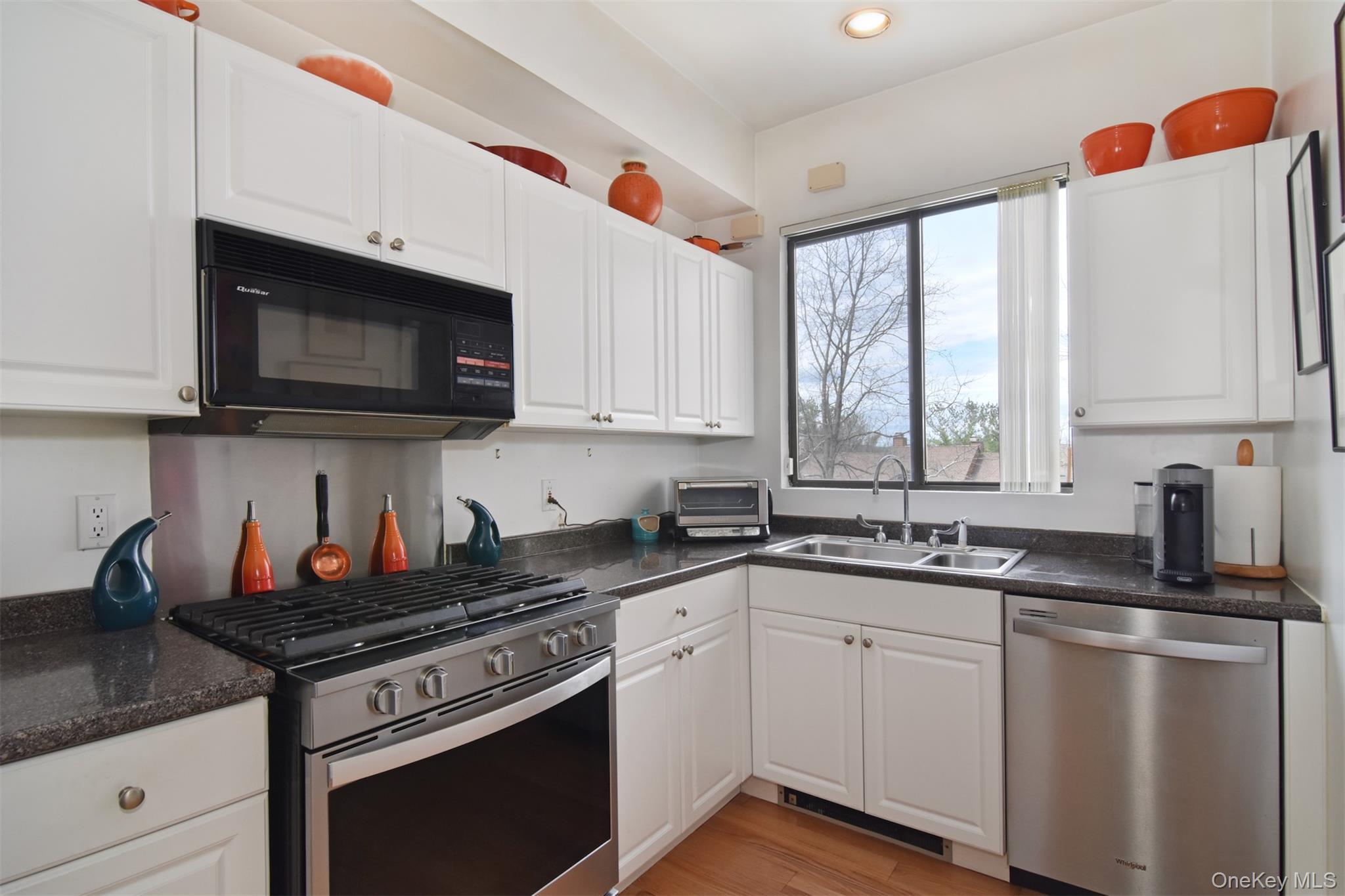 Condo Sunnyside  Westchester County, NY 10533, MLS-977082-8